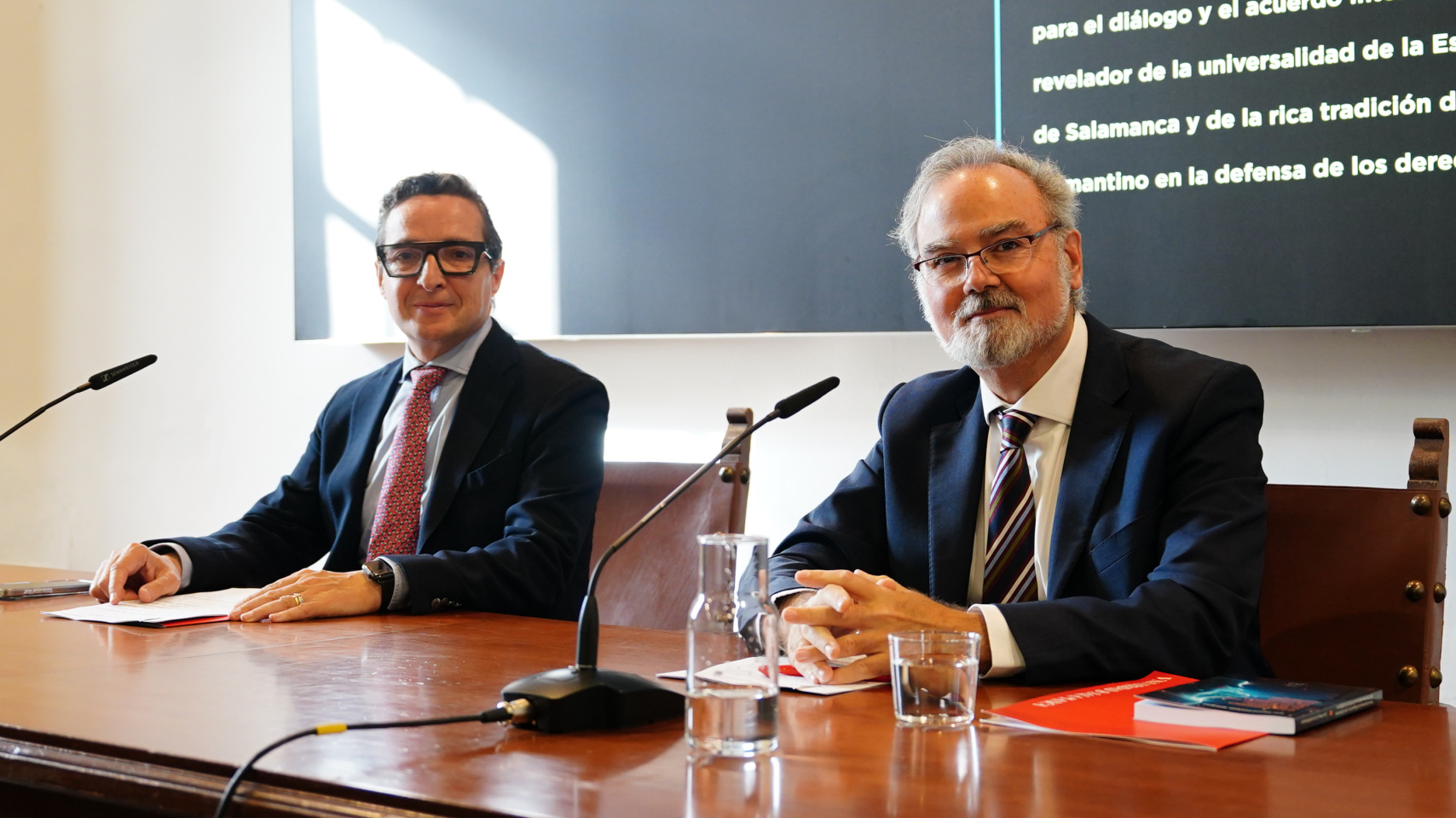 El rector Juan Manuel Corchado y el secretario general Leonardo Cervera