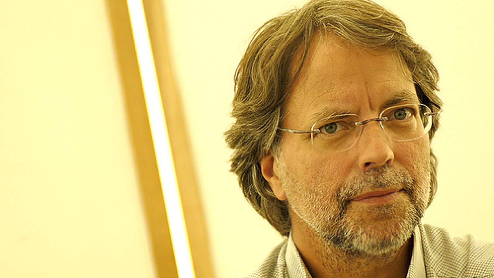 El premiado, Mia Couto, en una foto de Luis Miguel Martins