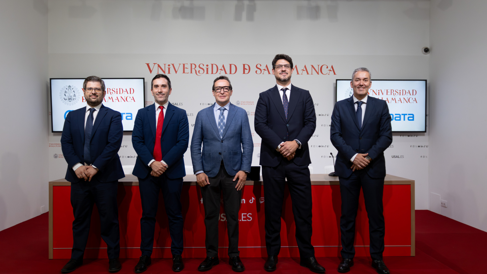 Creación de la cátedra '‘Cátedra Justicia Digital USAL-NTT DATA’. De izq. a dcha.: David Fraguela Muñiz, Federico Bueno de Mata, Juan Manuel Corchado, Carlos Tabernero Fernández y Fernando Criado Bueno.