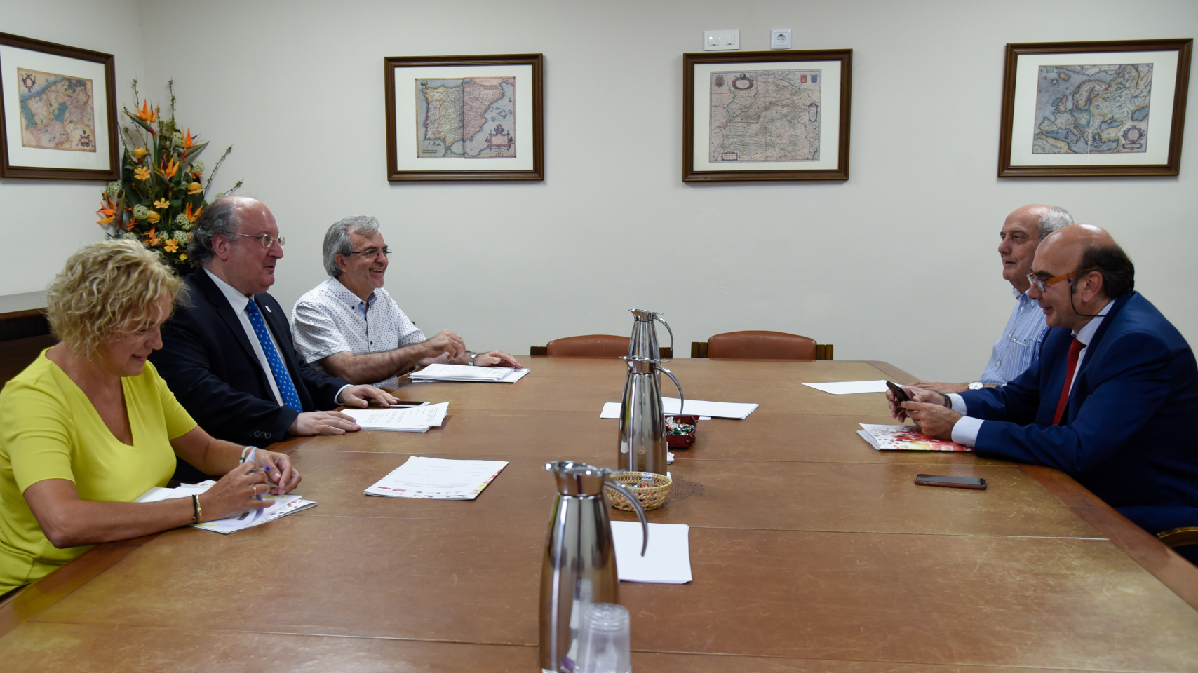 Un momento de la reunión del jurado