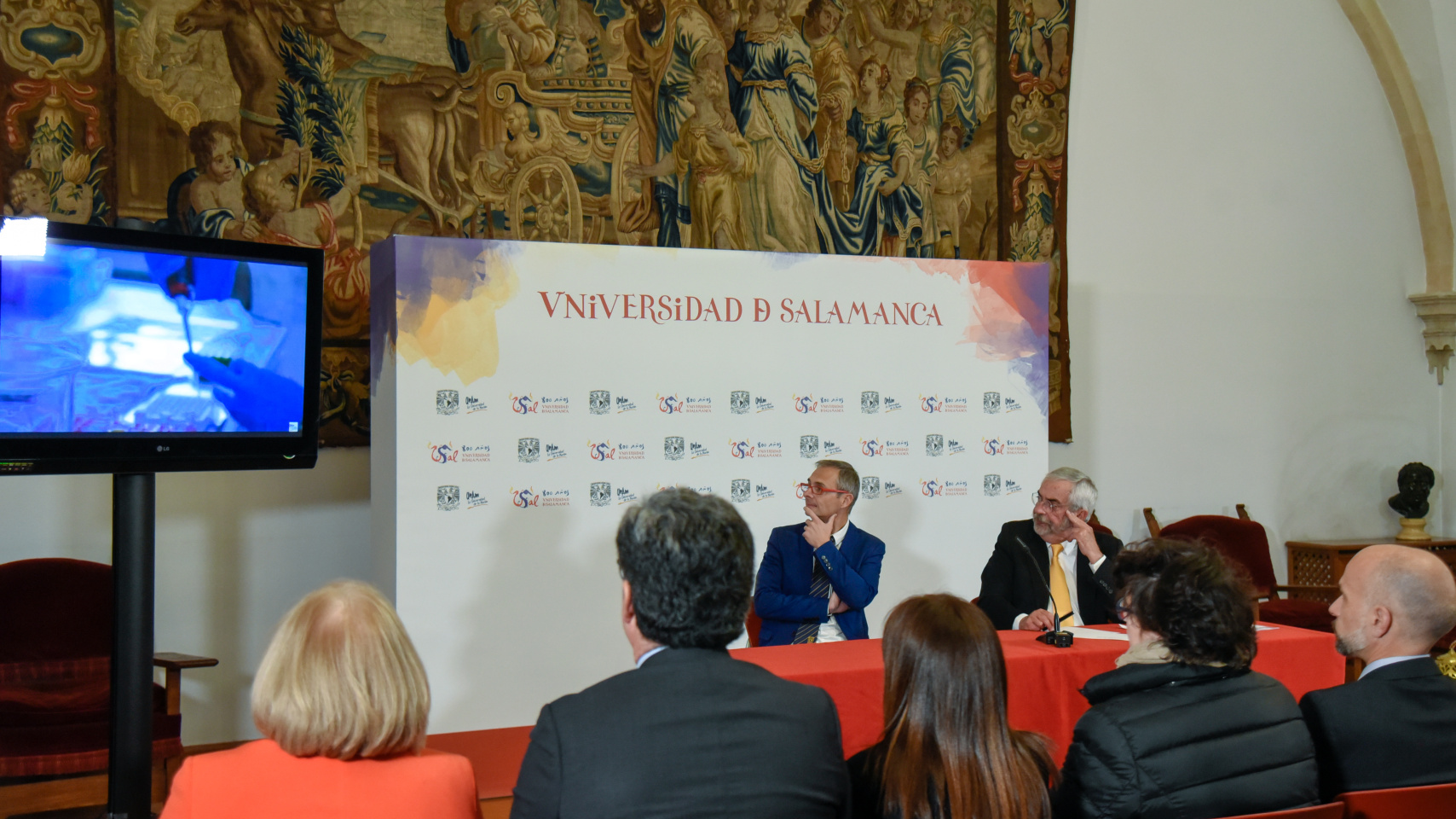 La proyección durante el acto.