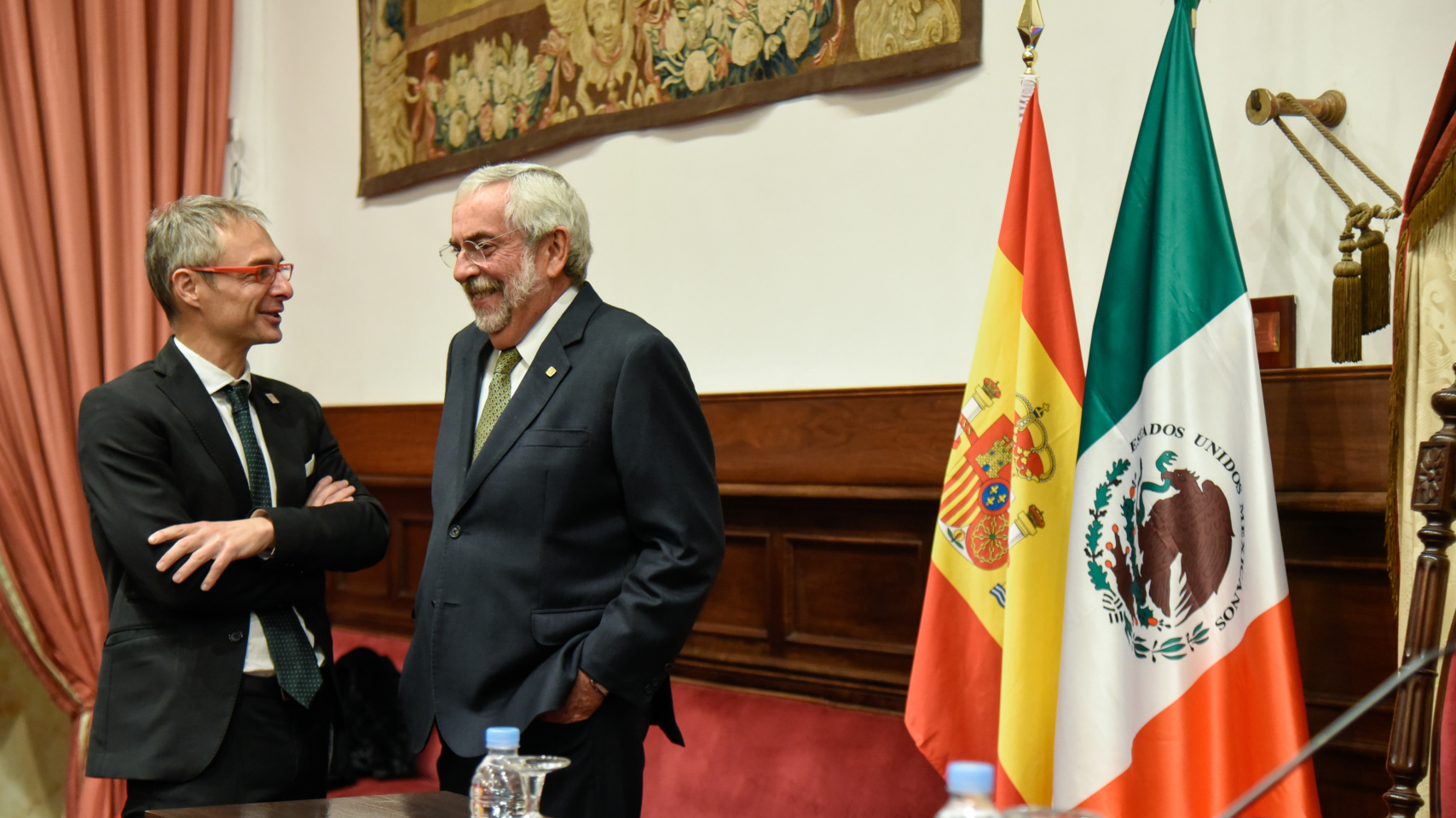 Los rectores de ambas universidades durante el acto.