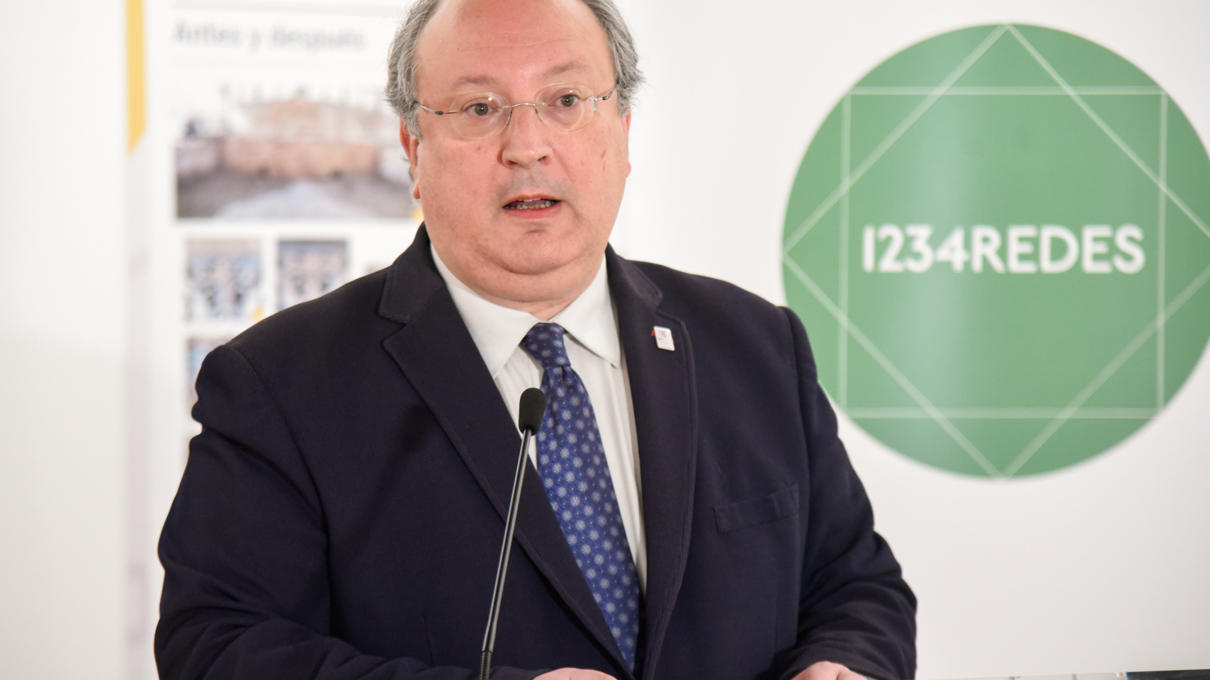 Enrique Cabero en la exposición.