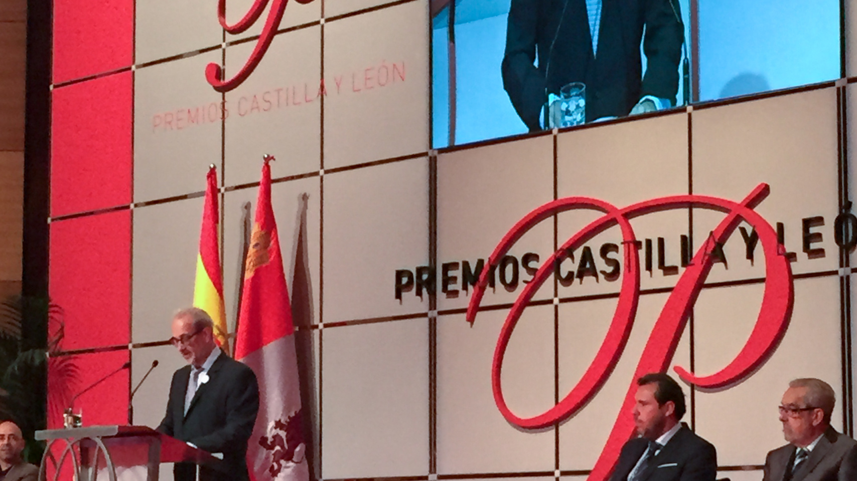 El rector ha recogido el galardón, en nombre de la comunidad universitaria