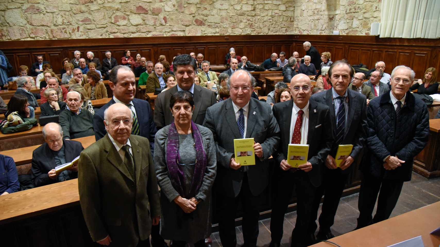 Emiliano Fernández Vallina, Santiago Santa Cruz (atrás), Consuelo del Cañizo, Francisco Javier García (atrás), Enrique Cabero, José Luis de las Heras. Marcos González Díaz y Antonio Heredia
