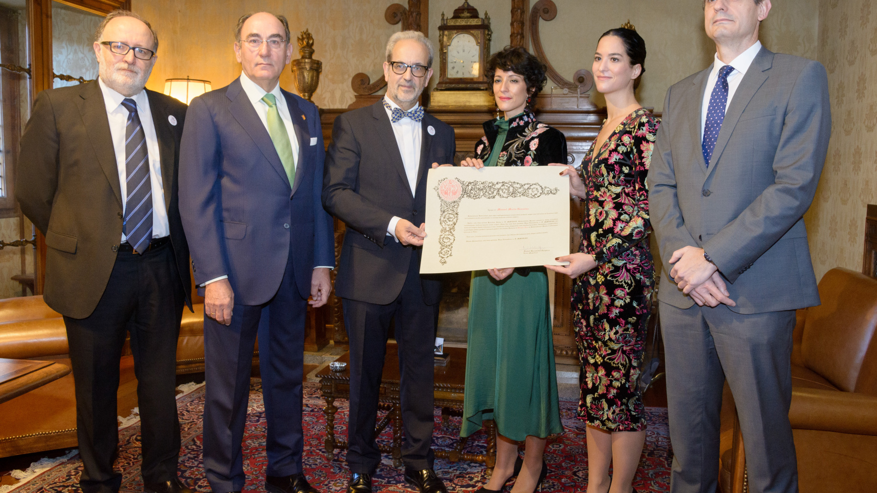 Paloma y Alejandra Marín recogieron el reconocimiento en nombre de su padre