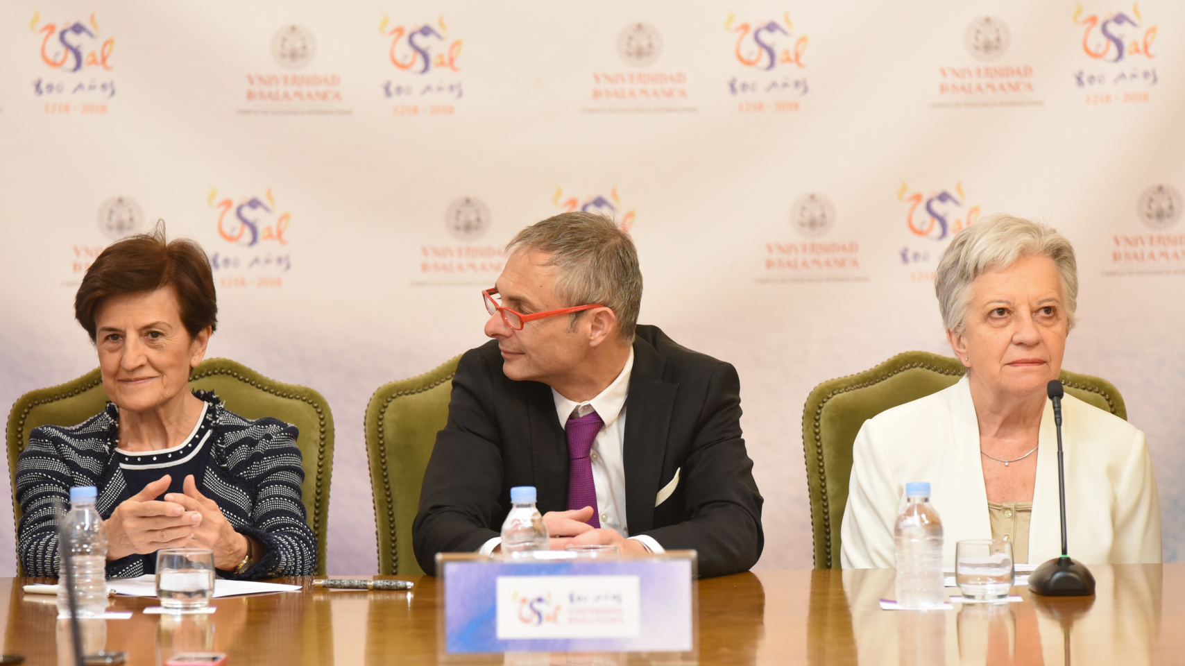 El rector acompañado de las dos nuevas doctoras honoris causa