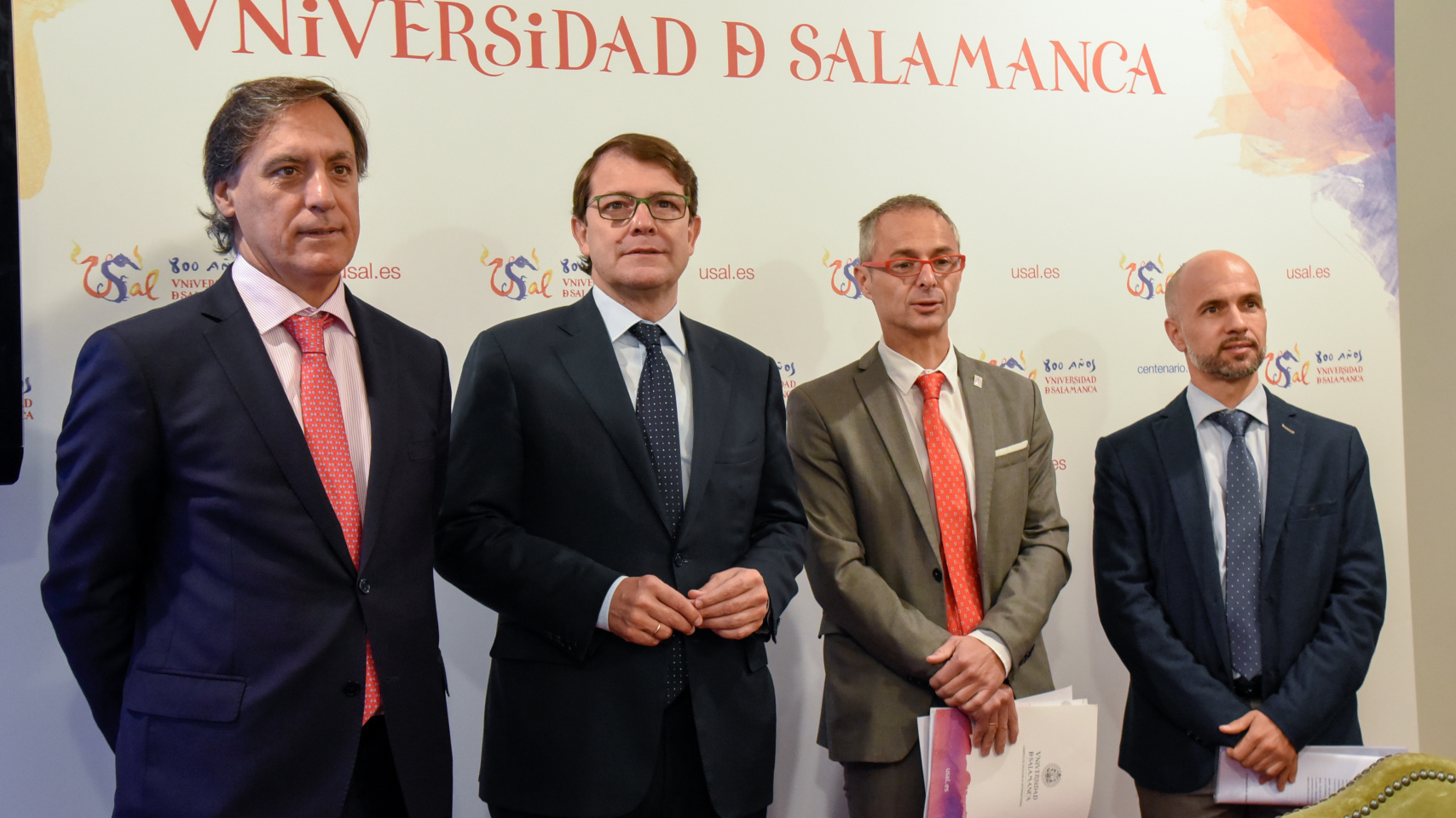 El concejal de Fomento del Ayuntamiento de Salamanca, Carlos García Carbayo; el rector de la USAL, el alcalde de Salamanca y el vicerrector de Economía,Javier González Benito