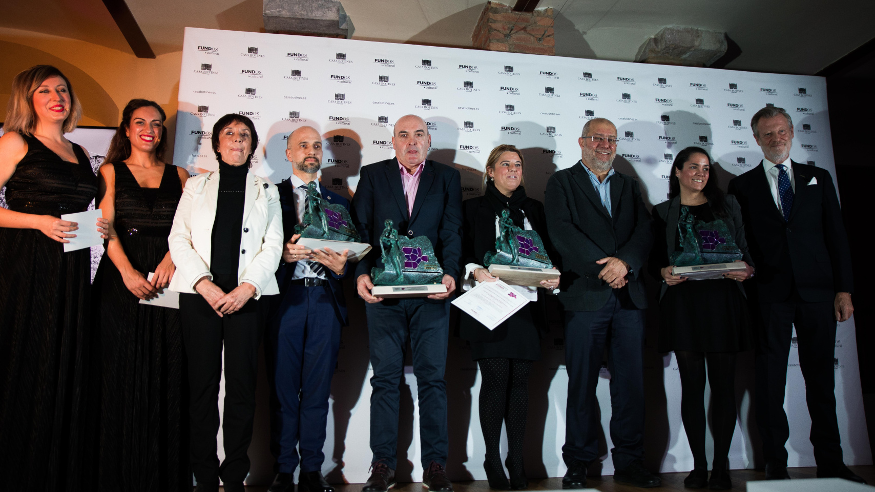 La Universidad de Salamanca recibe el I Premio de Honor que concede la Fundación Obra Social de Castilla y León (FUNDOS) a la Innovación Social