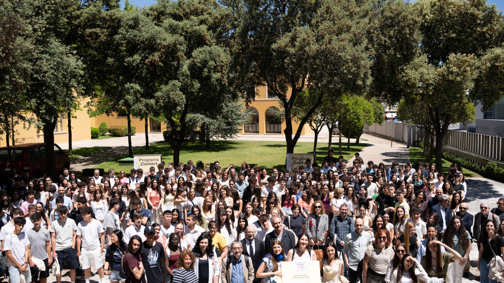 Los más de 300 alumnos que participaron en el programa "Contact"