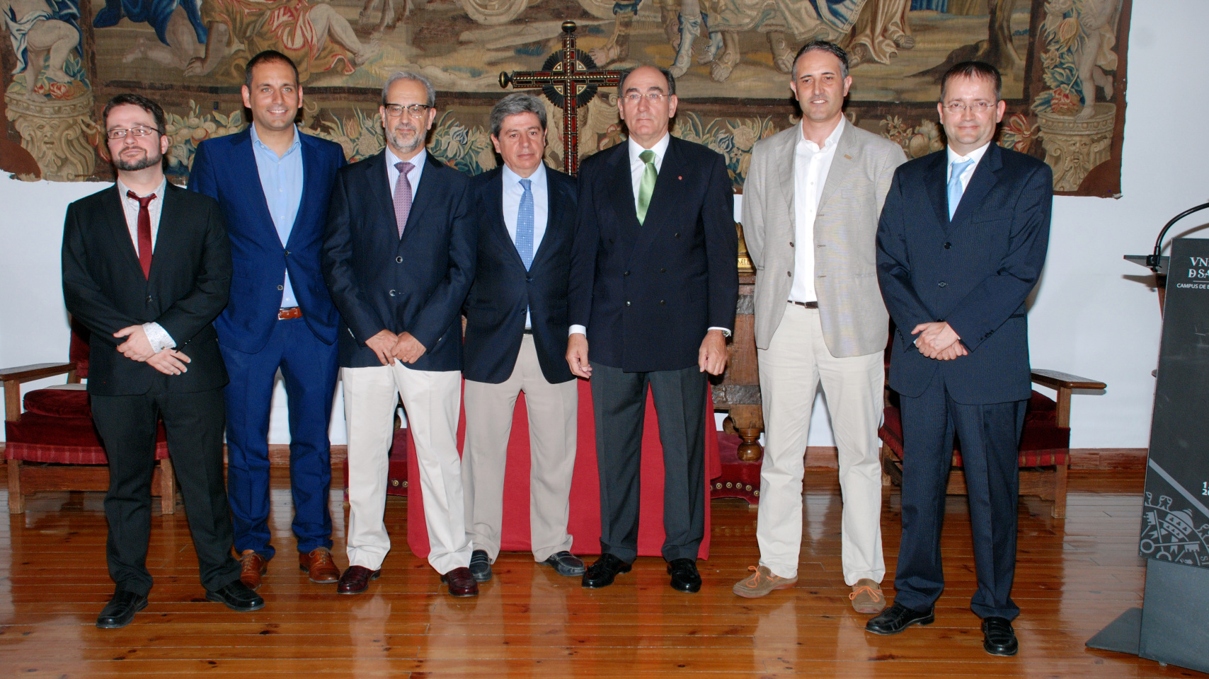 Foto de familia tras la entrega de los premios "Sociedad Civil 2014".
