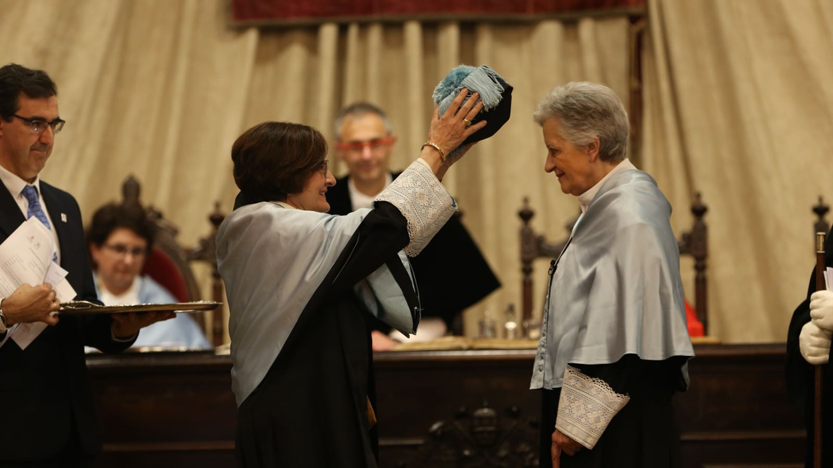 La Universidad de Salamanca inviste como doctoras honoris causa a las filósofas Victoria Camps Cervera y Adela Cortina