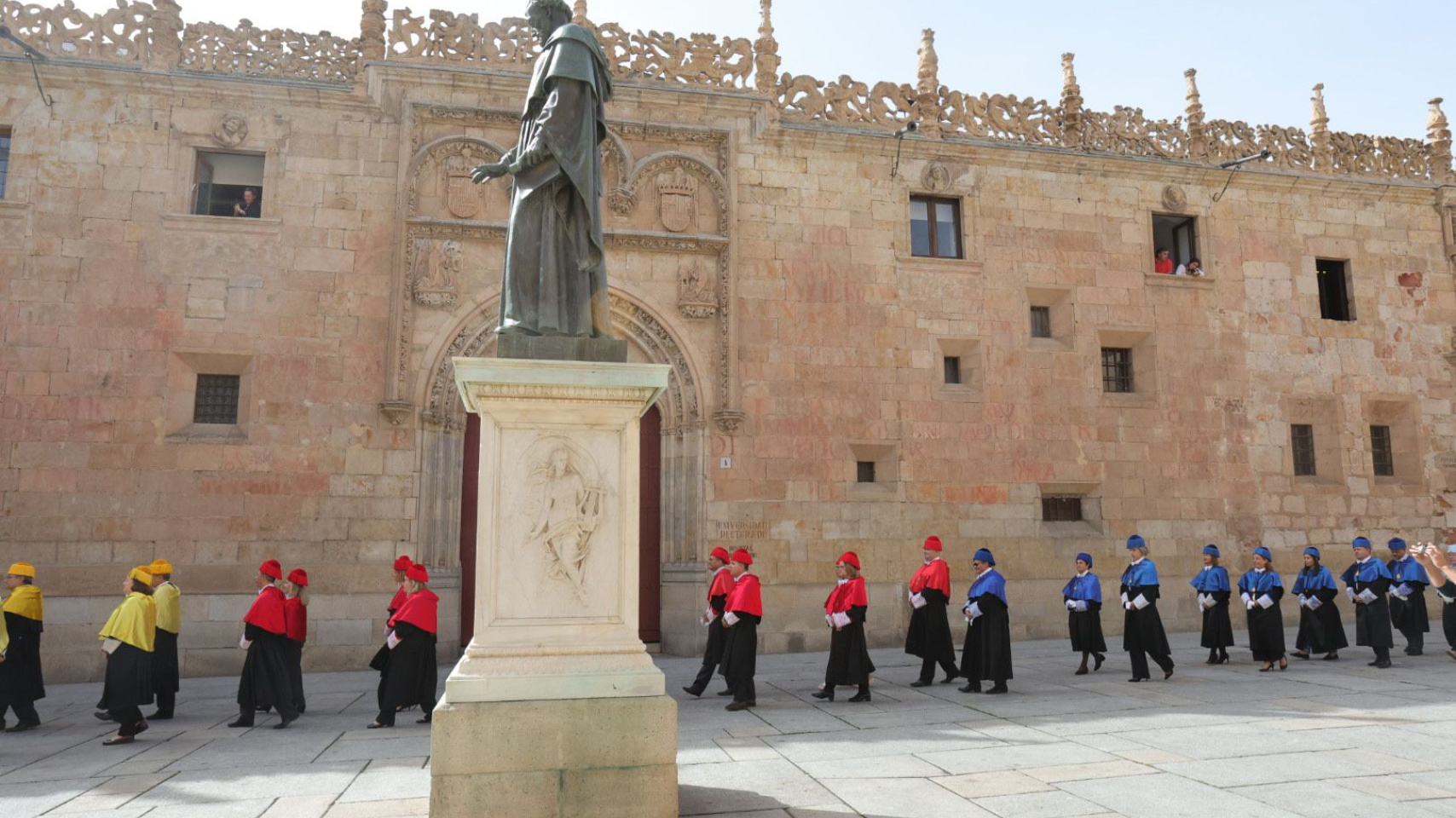 Cortejo inicial de la conmemoración del doctorado "honoris causa" de Santa Teresa de Jesús