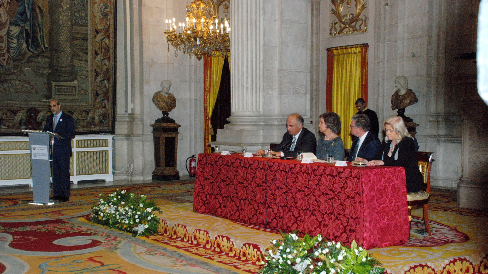 El rector, Daniel Hernández Ruipérez, durante su discurso.