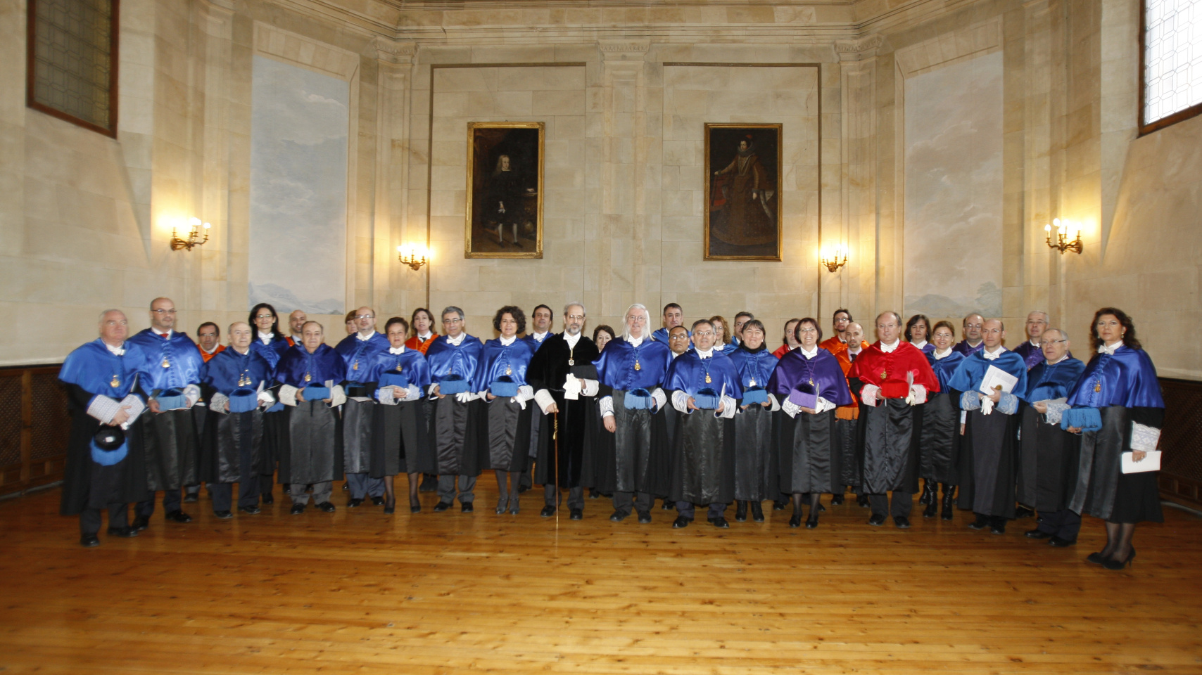 Foto de familia al finalizar la solemne ceremonia.