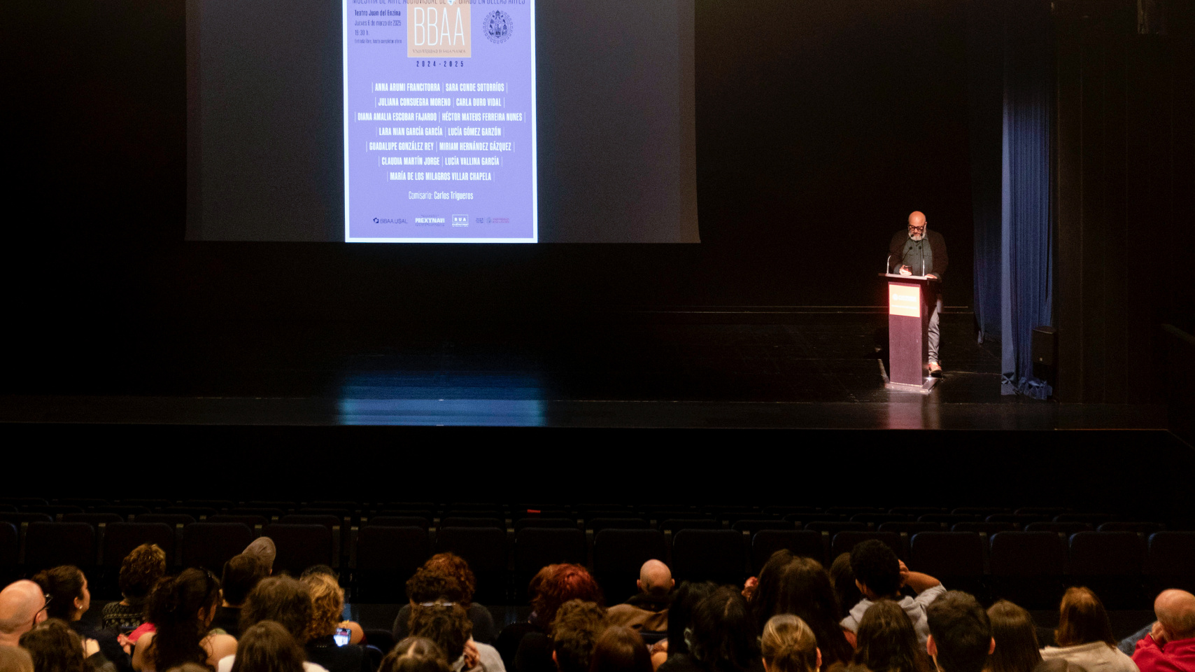 Alumnos de Bellas Artes en la proyección de sus trabajos de Fin de Grado