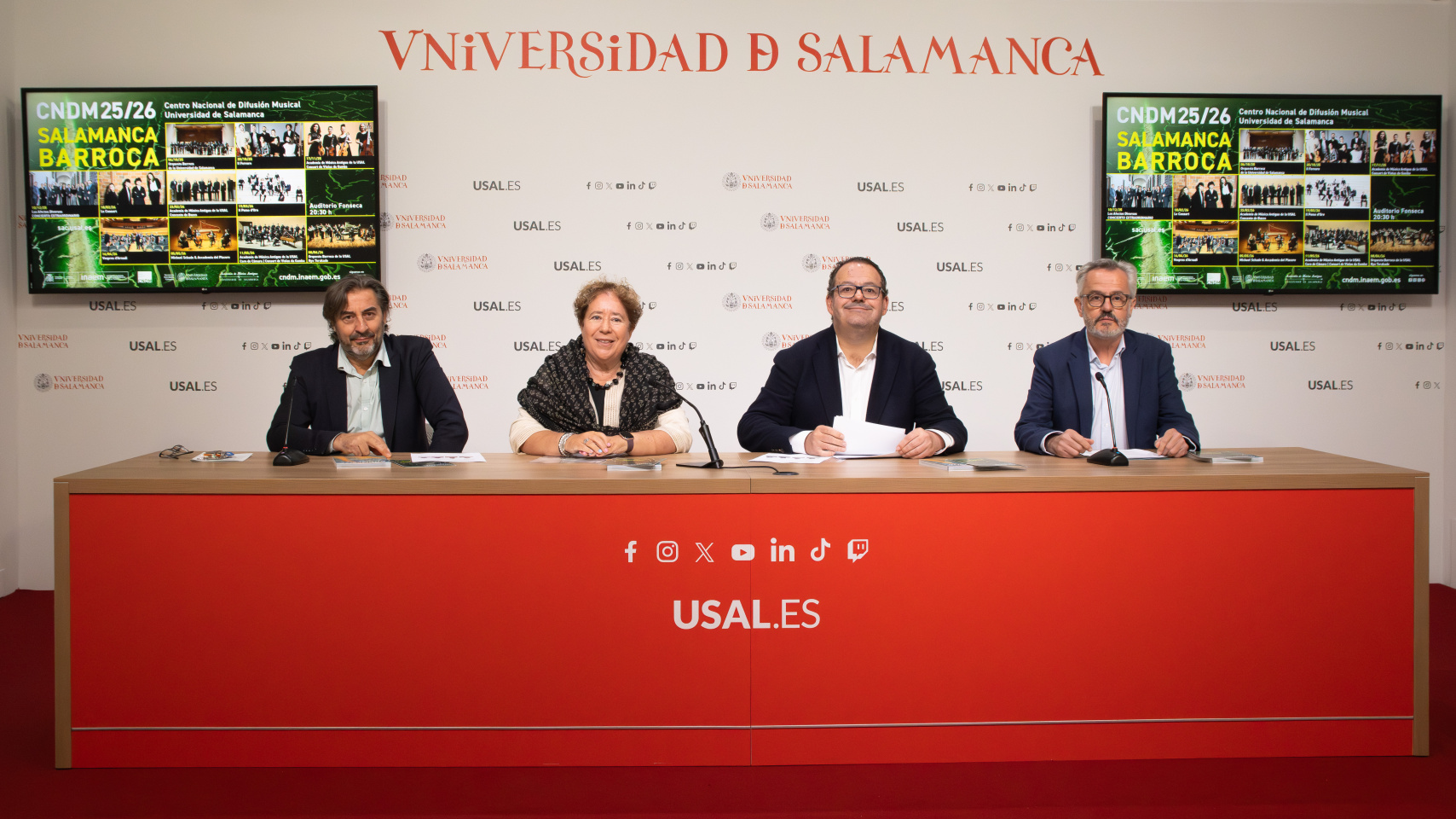 La vicerrectora de Cultura, Matilde Olarte junto al director del CNDM, Francisco Lorenzo; el director del Servicio de Actividades Culturales de la USAL, Francisco Javier Panera; y el coordinador de la programación, Bernardo García-Bernalt en la presentación del XIII ciclo ‘Salamanca Barroca’