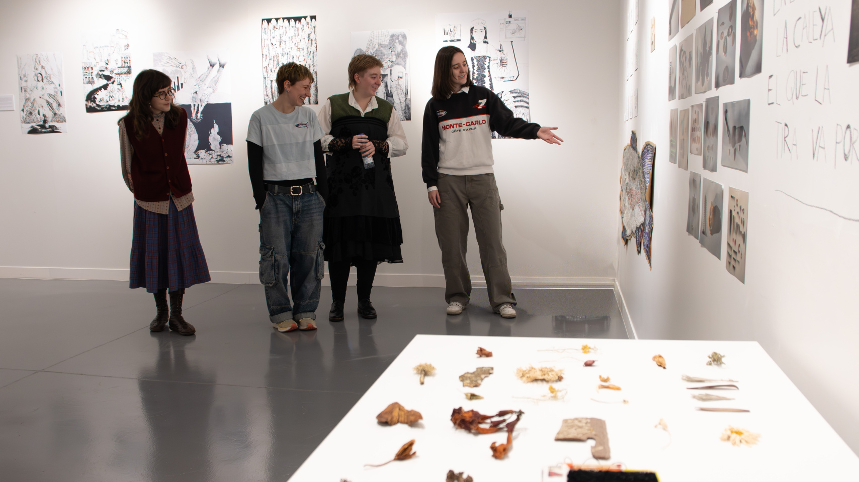 La Salaseis de la Facultad de Bellas Artes reivindica la identidad asturiana en la muestra ‘Señardá’