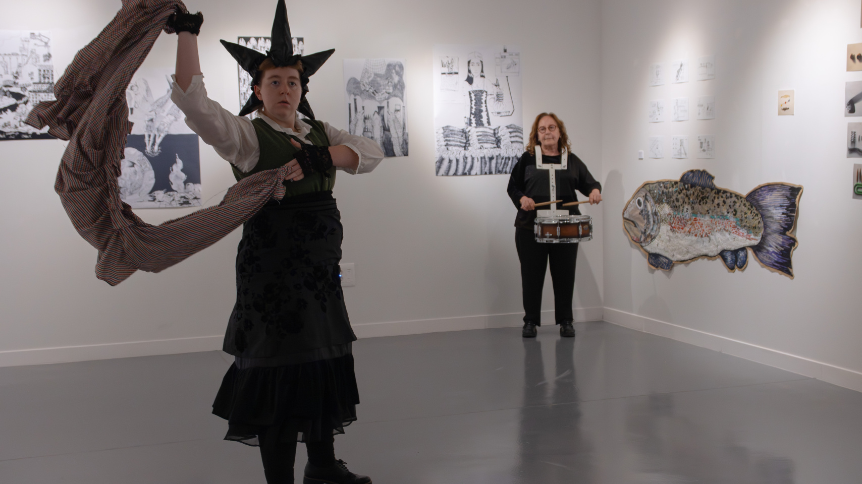 La Salaseis de la Facultad de Bellas Artes reivindica la identidad asturiana en la muestra ‘Señardá’