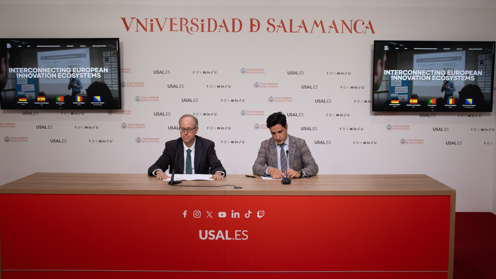 Rueda de prensa con el vicerrector de Investigación, José Miguel Mateos Roco; y el CEO y fundador de Startup Olé, Emilio Corchado