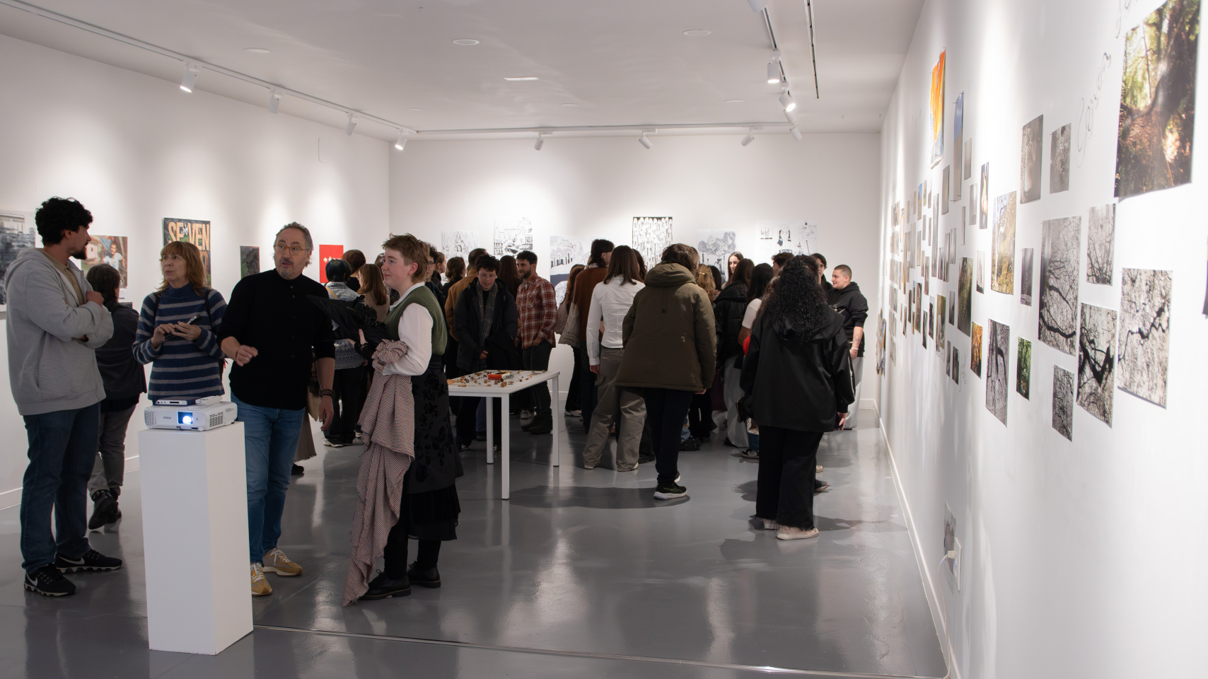 La Salaseis de la Facultad de Bellas Artes reivindica la identidad asturiana en la muestra ‘Señardá’