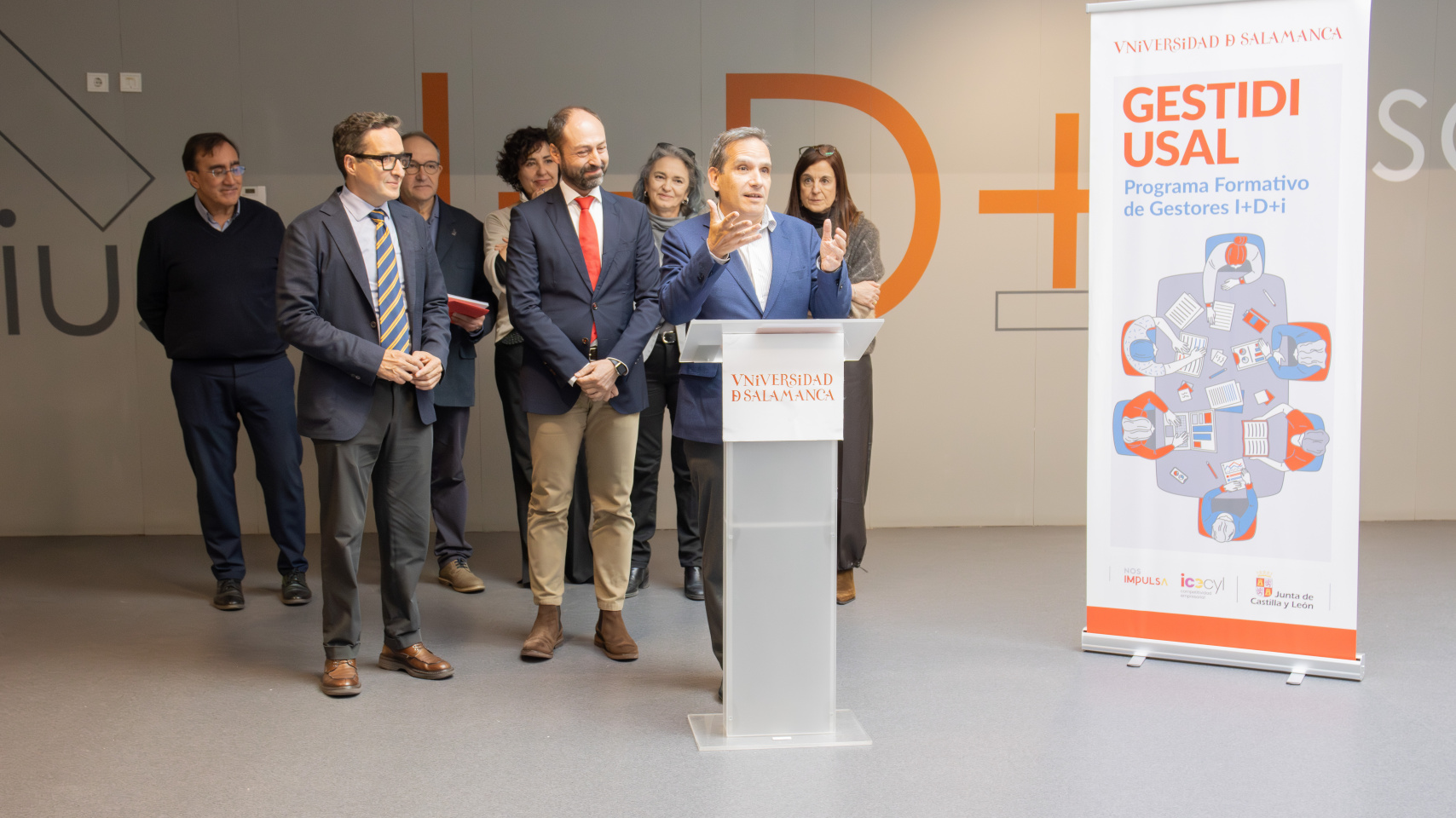 Acto de entrega de diplomas a los nuevos diplomados en gestión de la I+D+i a través del Programa GESTIDI-USAL en el edificio I+D+i de la USAL