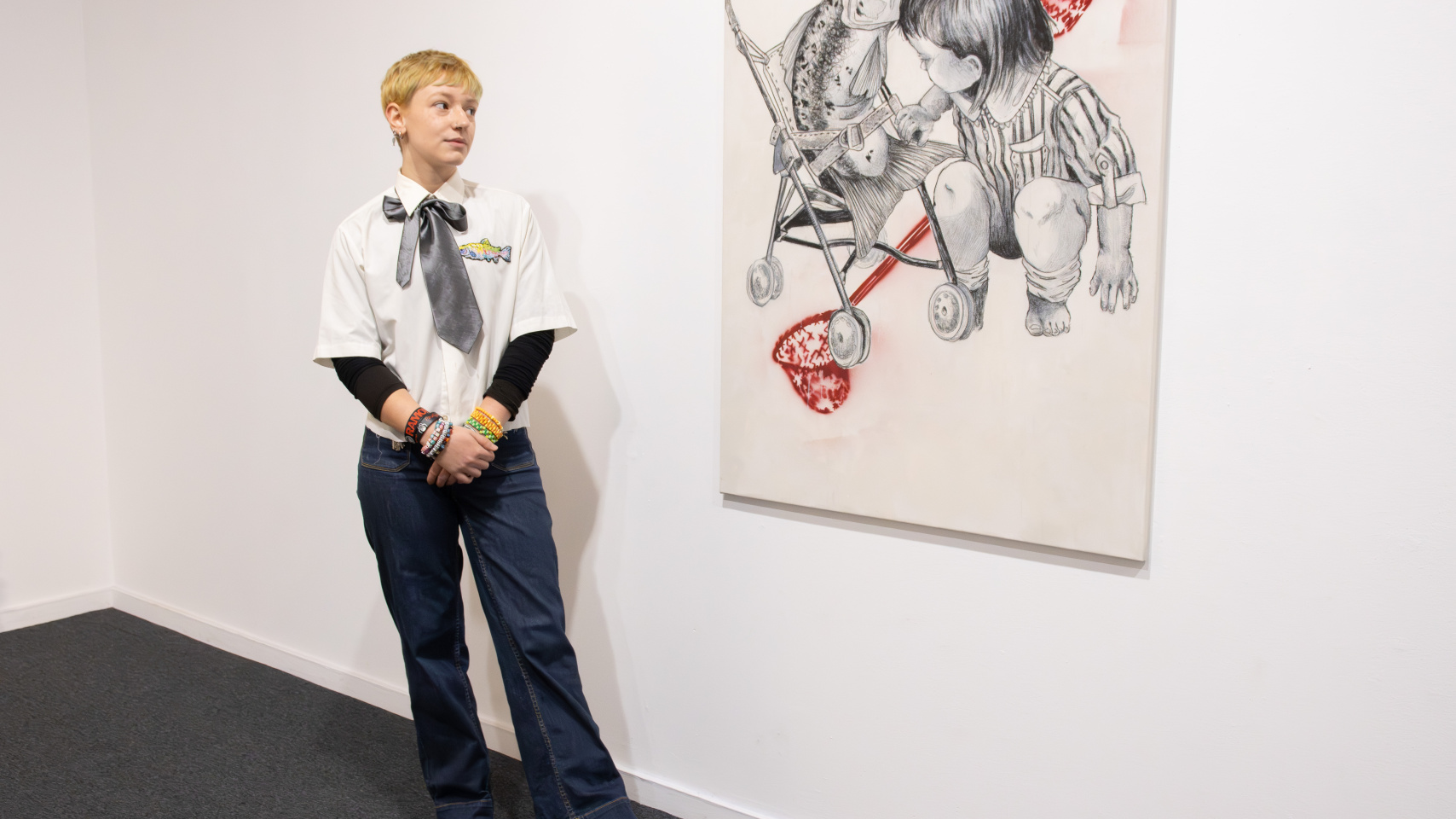 La artista asturiana Alicia Fernández Vila reflexiona sobre una catástrofe ecológica en la exposición ‘Tejiendo a contracorriente”