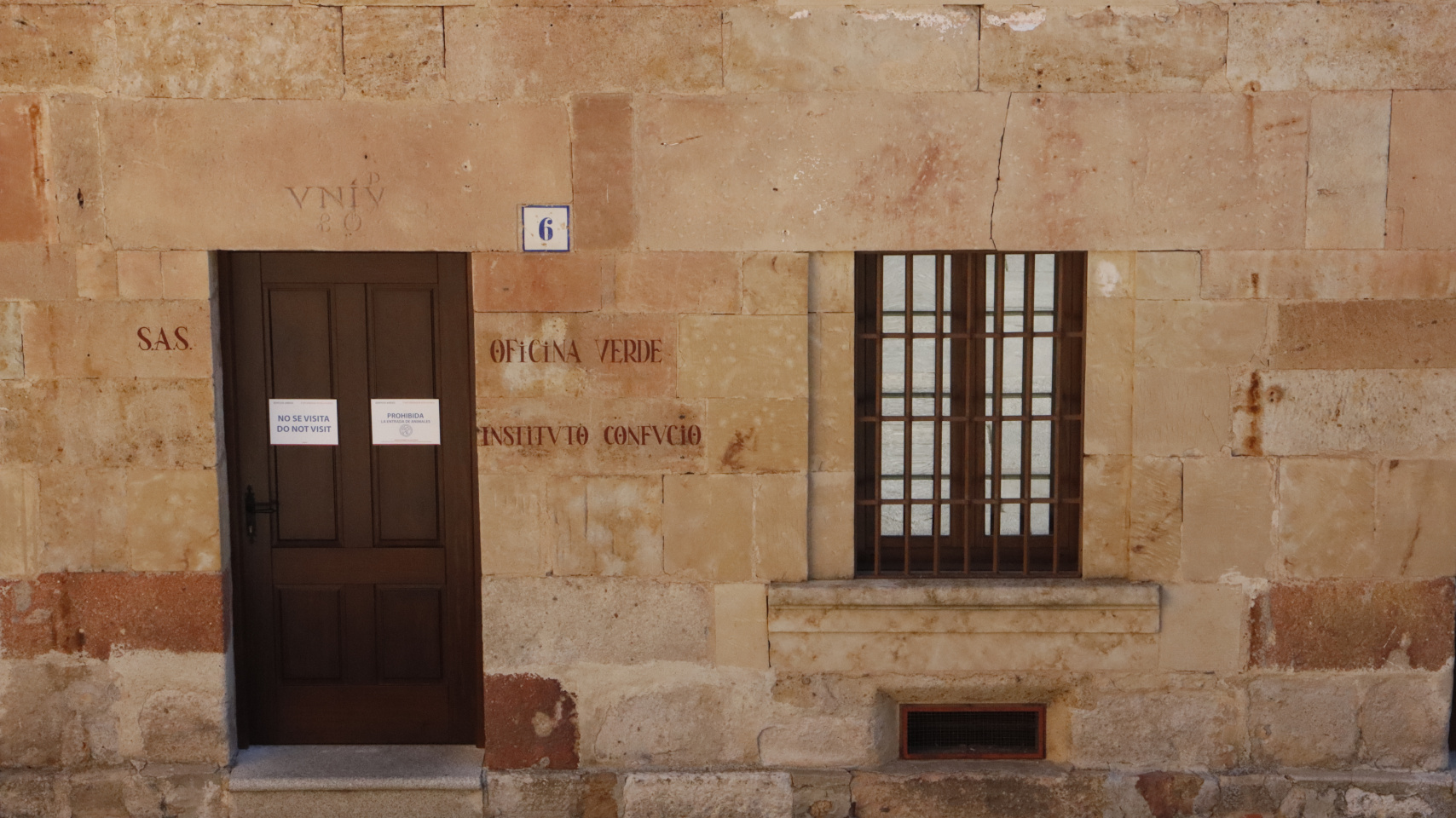 Entrada edificio Confucio