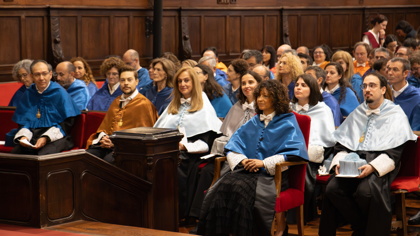 Emmanuelle Charpentier defiende la inversión en Ciencia y el apoyo a los jóvenes creadores en su investidura como doctora ‘honoris causa’ por la Universidad de Salamanca