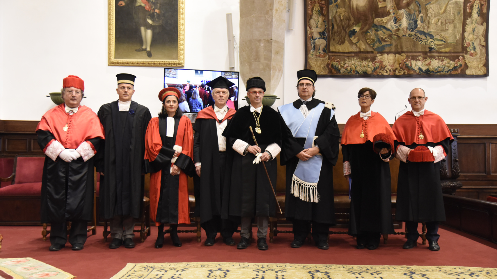 Enrique Cabero (izquierda), Ricardo Rivero (quinto por la izquierda) y Fernando Carbajo (derecha) junto a los ponentes en la jornada
