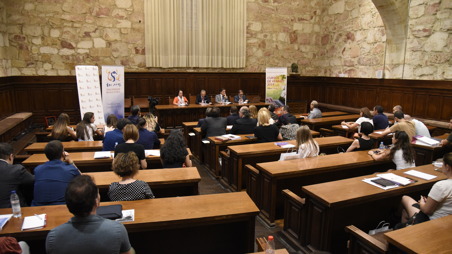 El periodista y escritor Juan Cruz ofrece la lección inaugural del curso ‘Comunicar e informar en español’