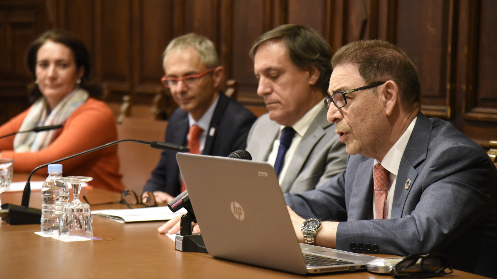 El periodista y escritor Juan Cruz ofrece la lección inaugural del curso ‘Comunicar e informar en español’