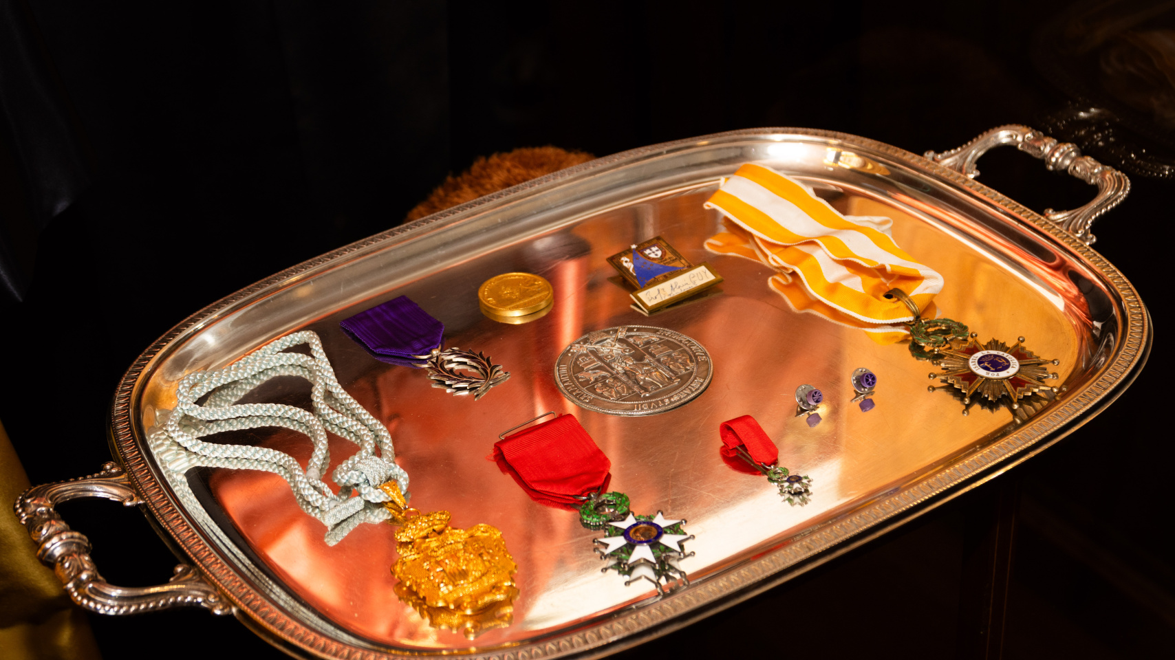 Condecoraciones de Alain Guy donadas a la Universidad de Salamanca