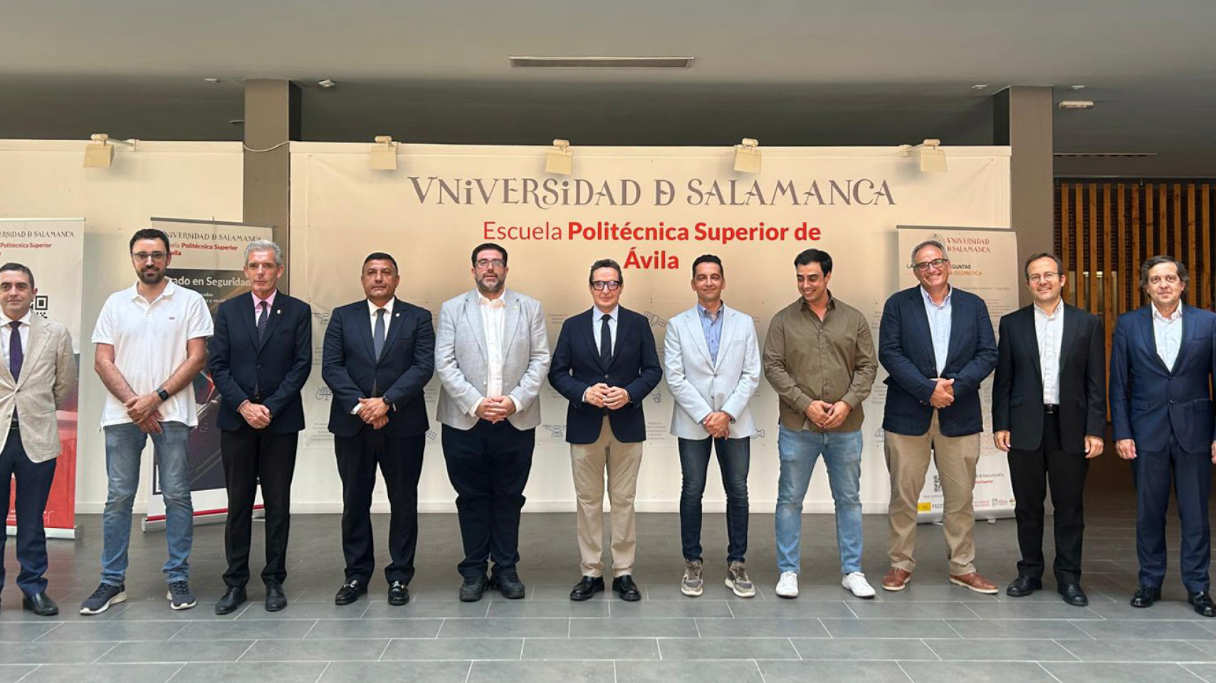 Firma de la escritura de constitución de la Fundación Centro Internacional en Industria Geoespacial y Geoinformática, Geocenter,