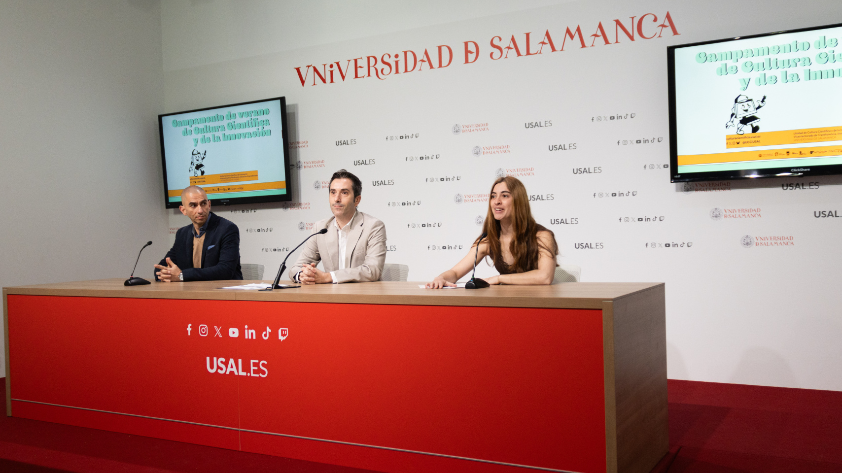 Presentación del Campamento de Verano de Cultura Científica y de la Innovación. De izq. a dcha.: Federico Bueno de Mata, Raúl Rivas y Marian Tardáguila