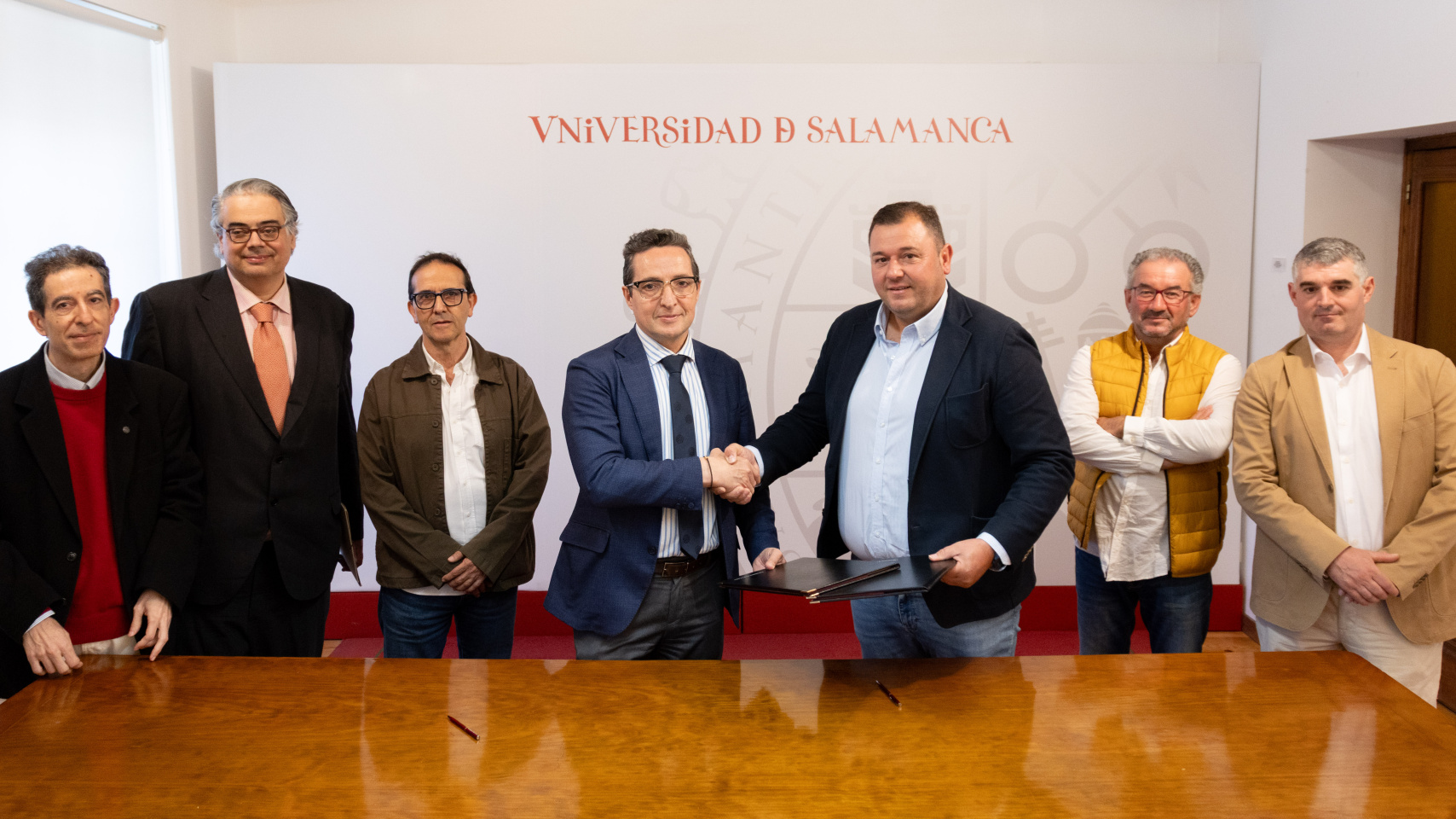 Firma de convenio de colaboración entre la Universidad de Salamanca y el ayuntamiento de Villoria