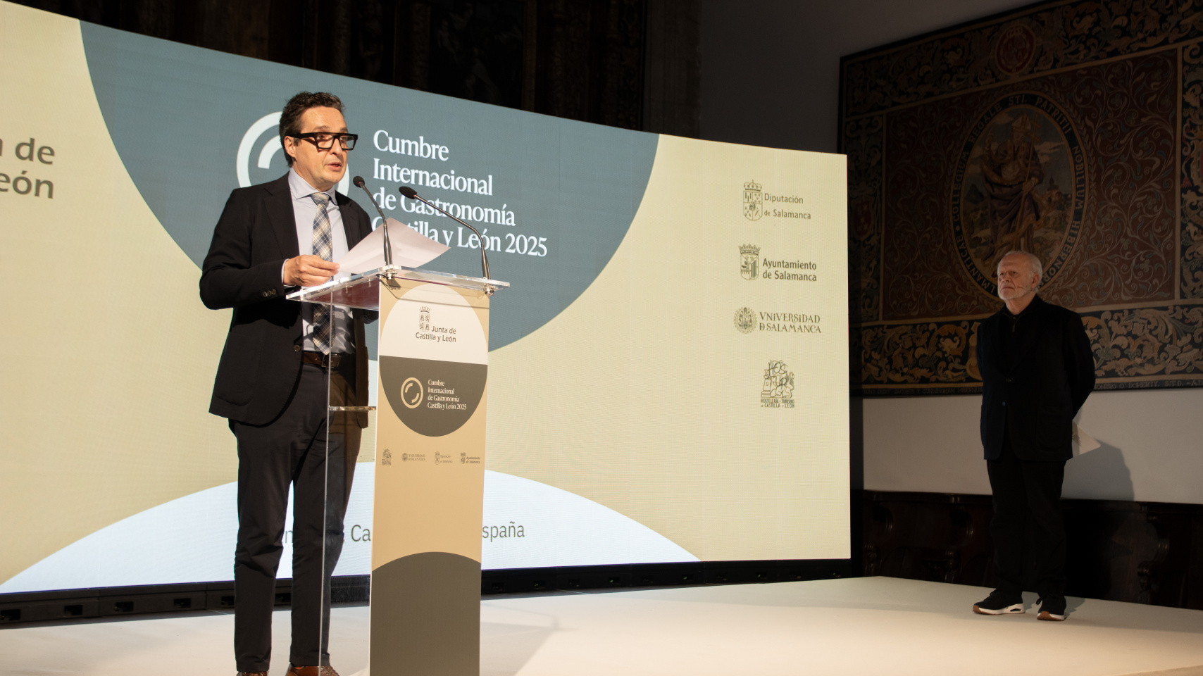 El rector Juan Manuel Corchado durante su intervención en la cumbre de gastronomía