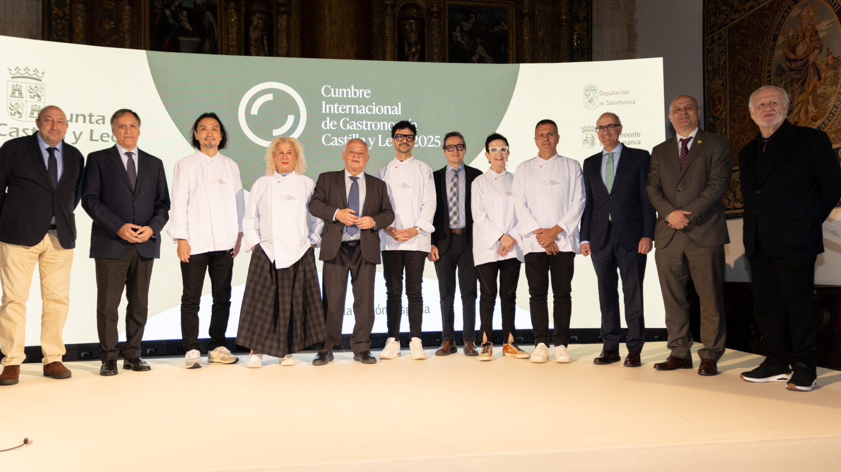 Autoridades y chefs en la inauguración de la I Cumbre Internacional Gastronómica