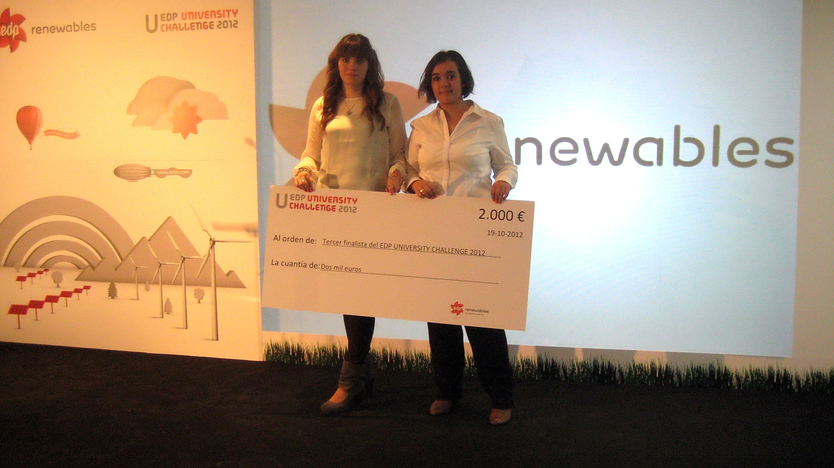 Estudiantes premiadas en el EDP University Challenge 2012