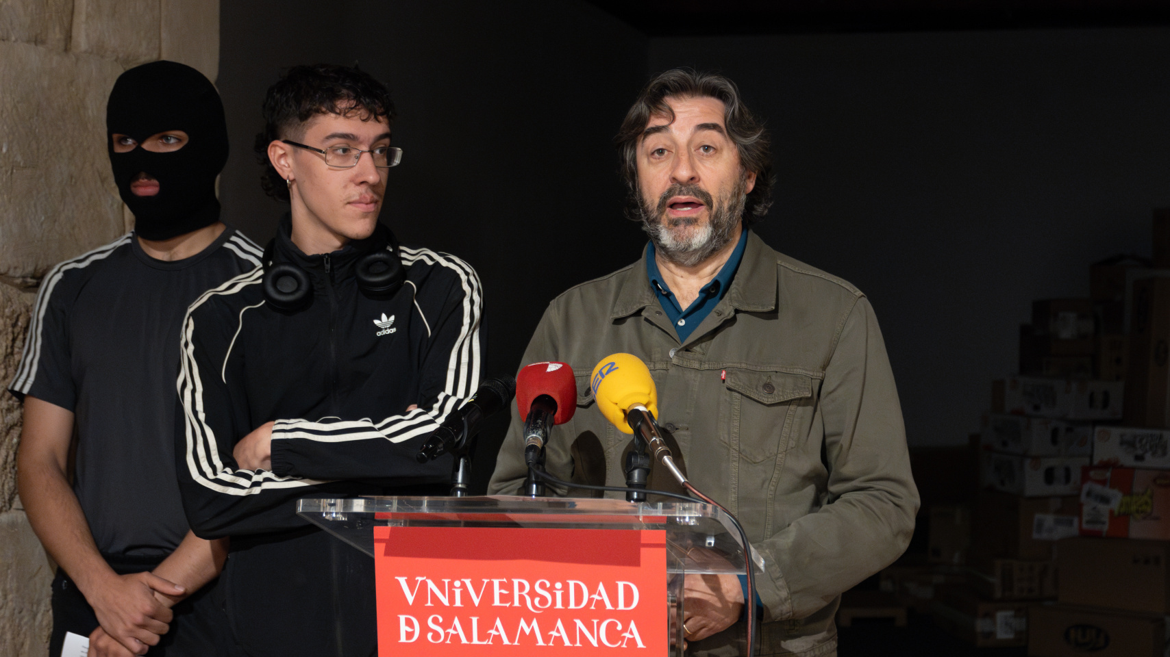 Presentación de la exposición de arte experimental  "Cuidado con el perro"
