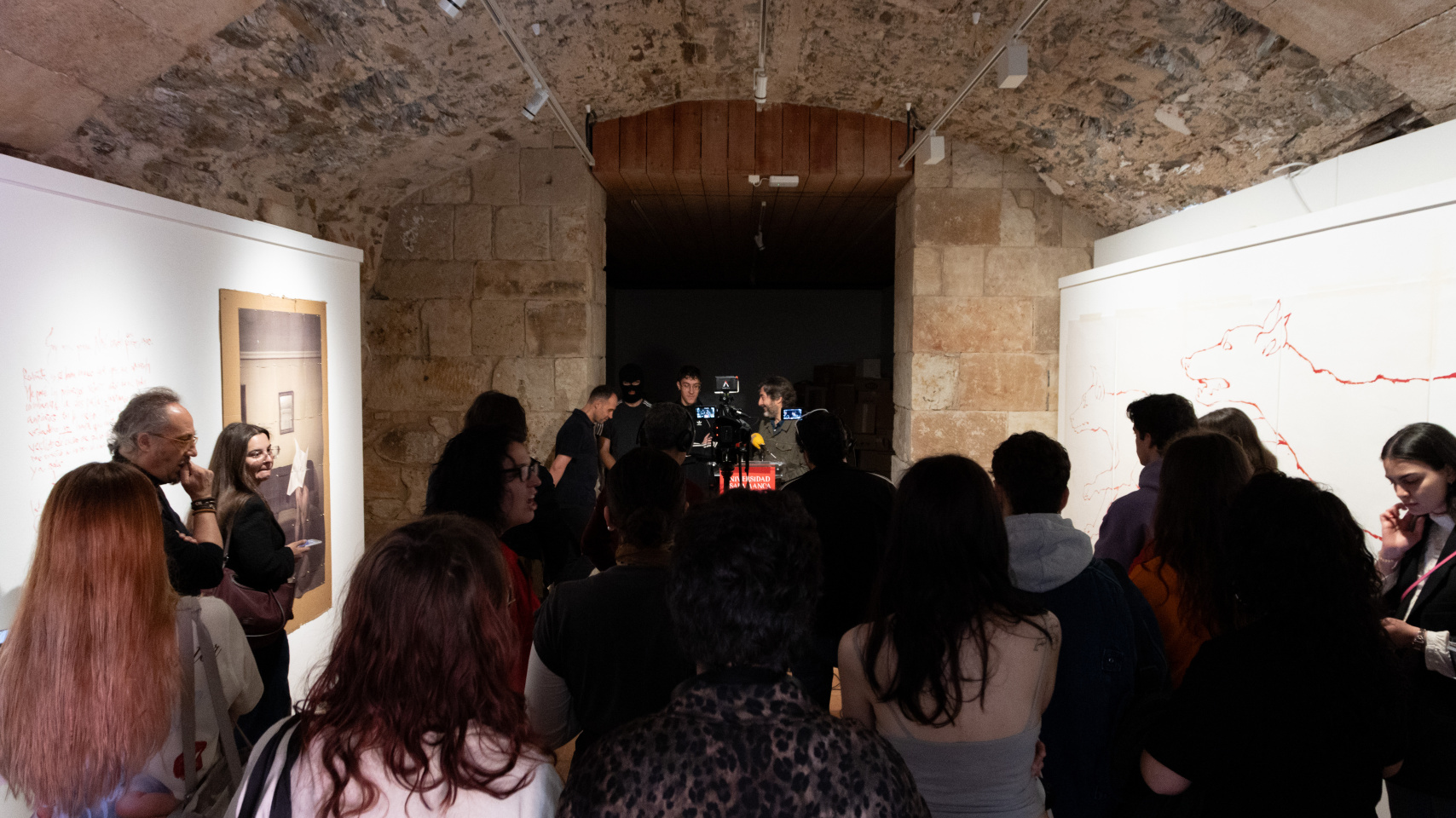 Presentación de la exposición de arte experimental  "Cuidado con el perro"