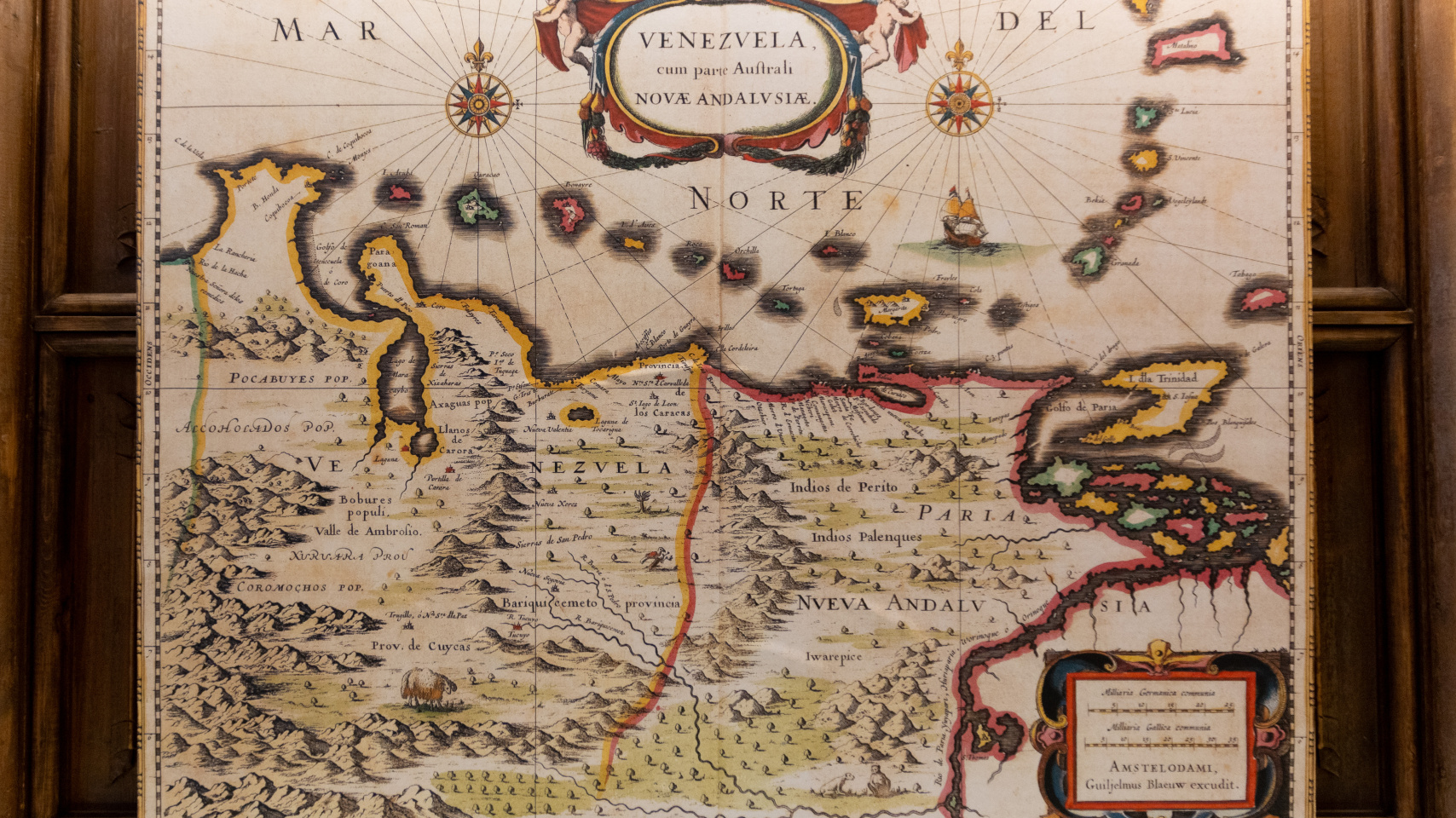 Parte de la exposición de facsímiles sobre América de la Biblioteca General Histórica