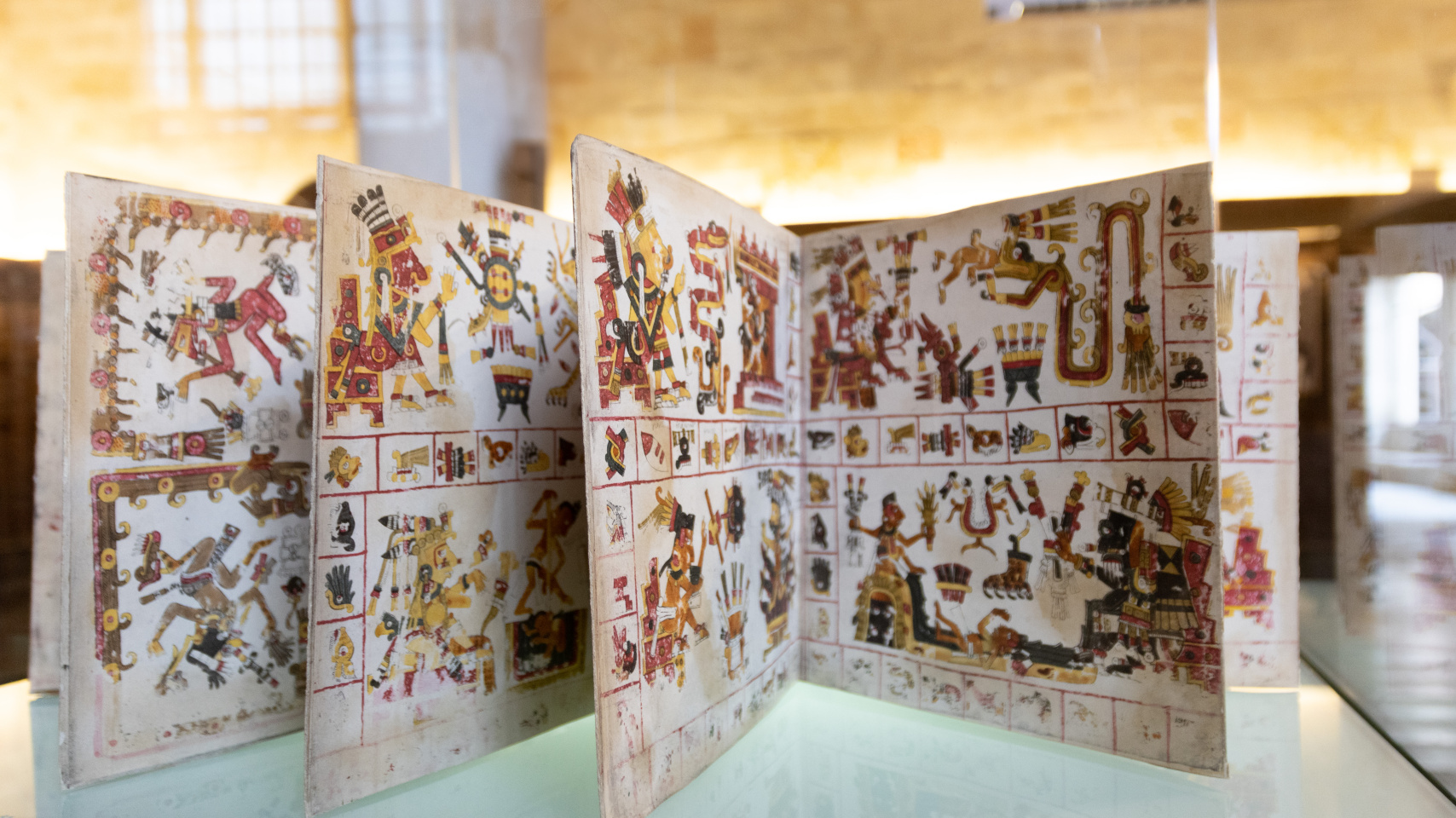 Parte de la exposición de facsímiles sobre América de la Biblioteca General Histórica