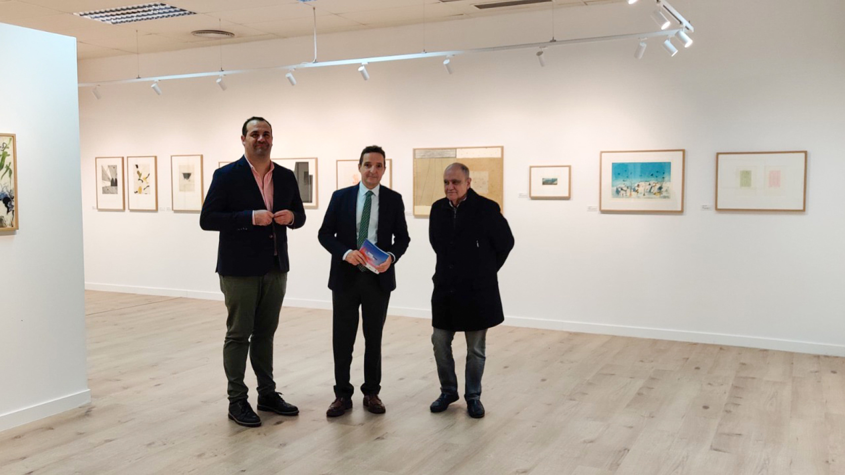 Juan Manuel Corchado y David Mingo acompañados por José Fuentes visitan el Museo de Arte Contemporáneo