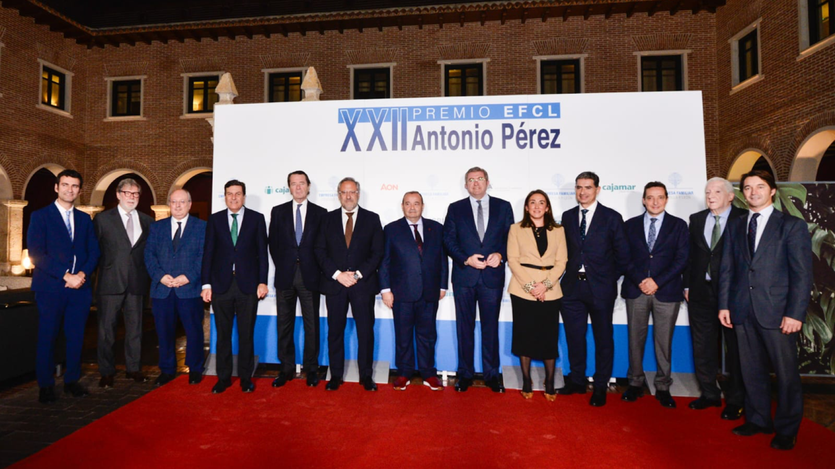 Autoridades y galardonados en los XXII Premio EFCL Antonio Pérez. Autor: Castilla y León Económica