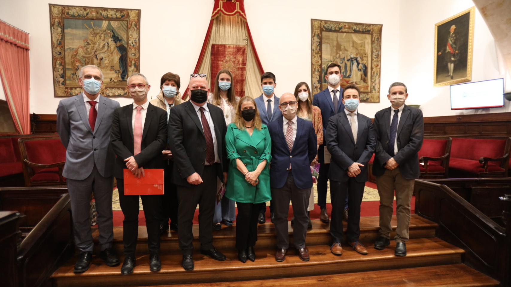 Galardonados junto con las autoridades