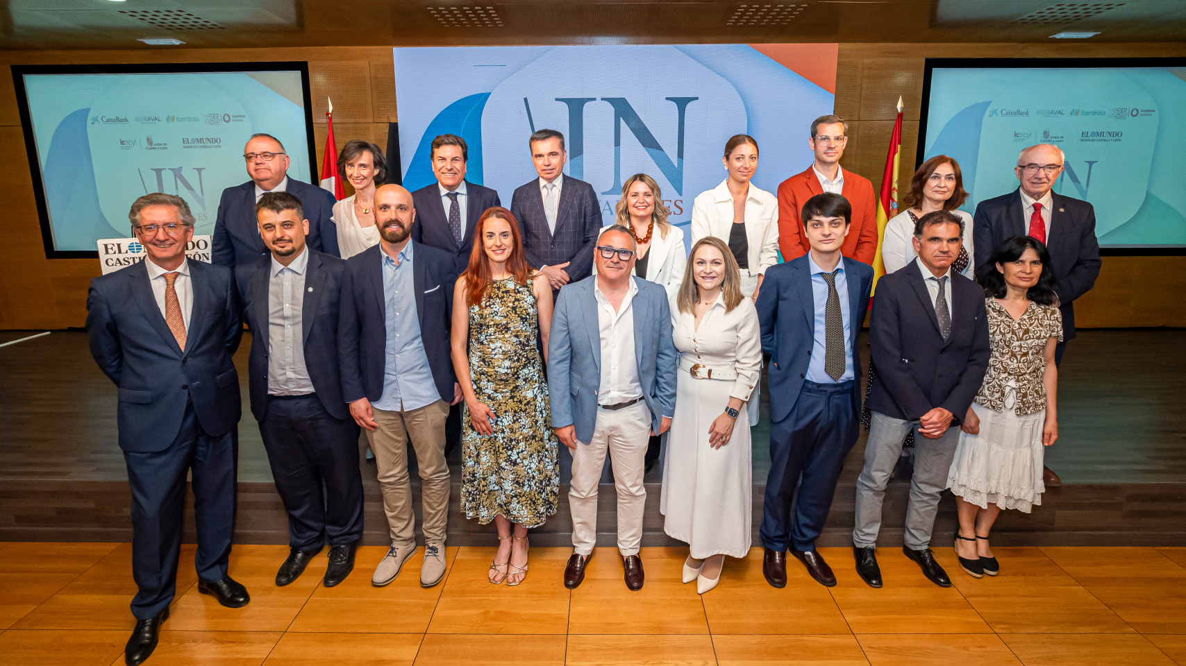 Foto de familia de los Premios Innovadores 2025 de "El Mundo Castilla y León"