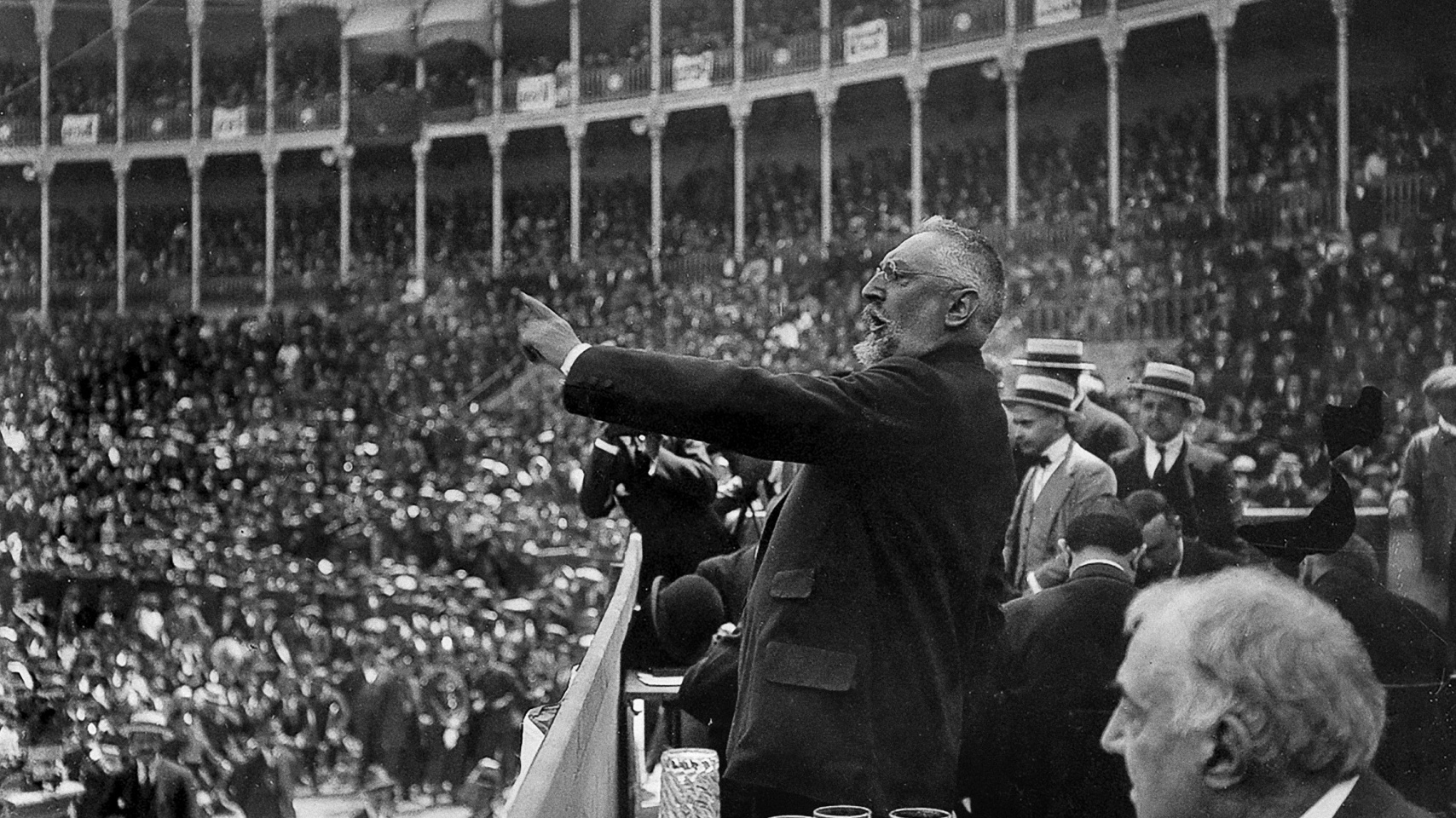 La Universidad de Salamanca reúne en el libro seis décadas del pensamiento político de Unamuno