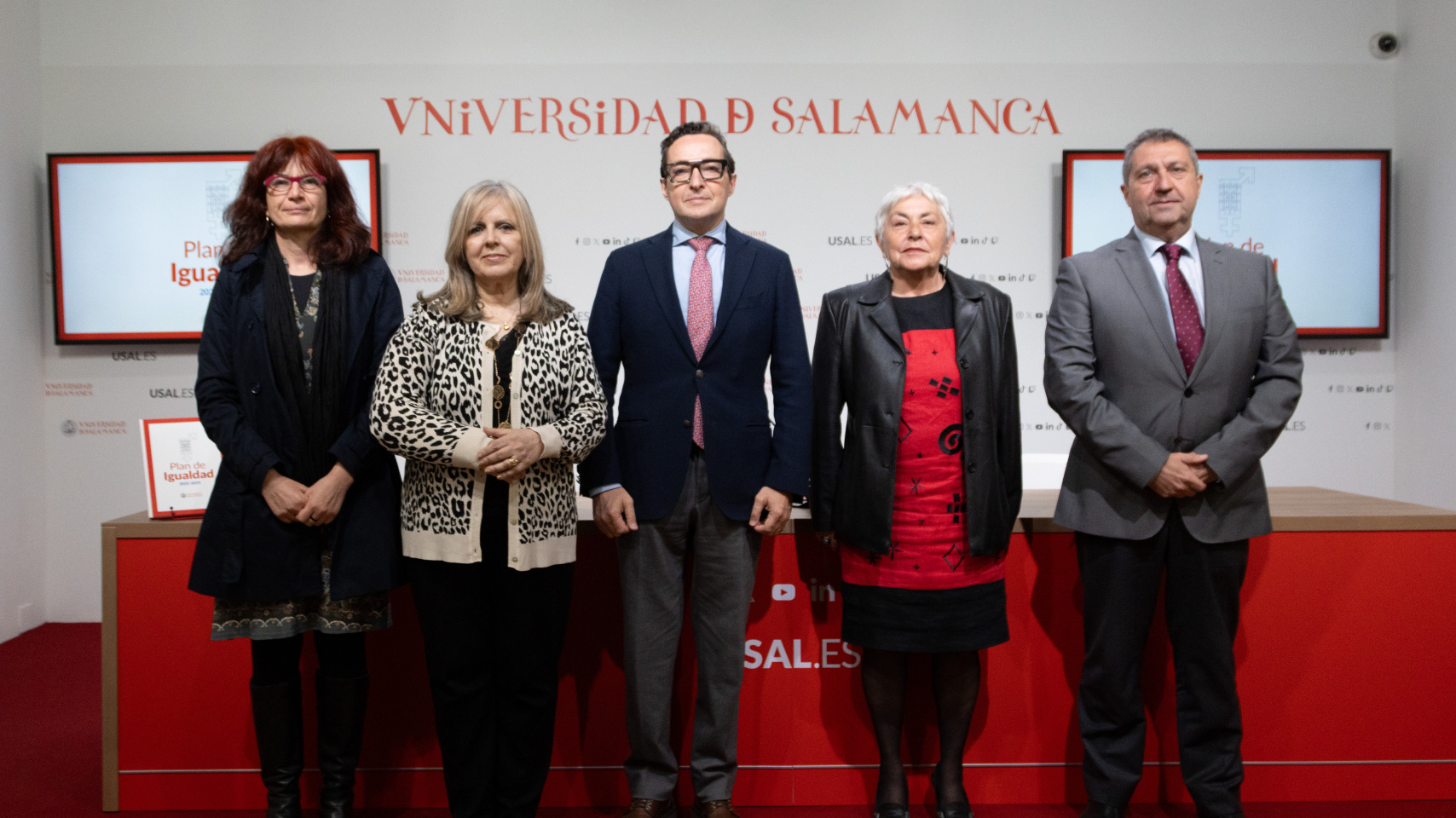 Presentación a los medios del Plan de Igualdad (2025-2029). De izq. a dcha.: Marta Gutiérrez,  Inmaculada Sánchez, Juan Manuel Corchado, Alegría Alonso y Pedro García.