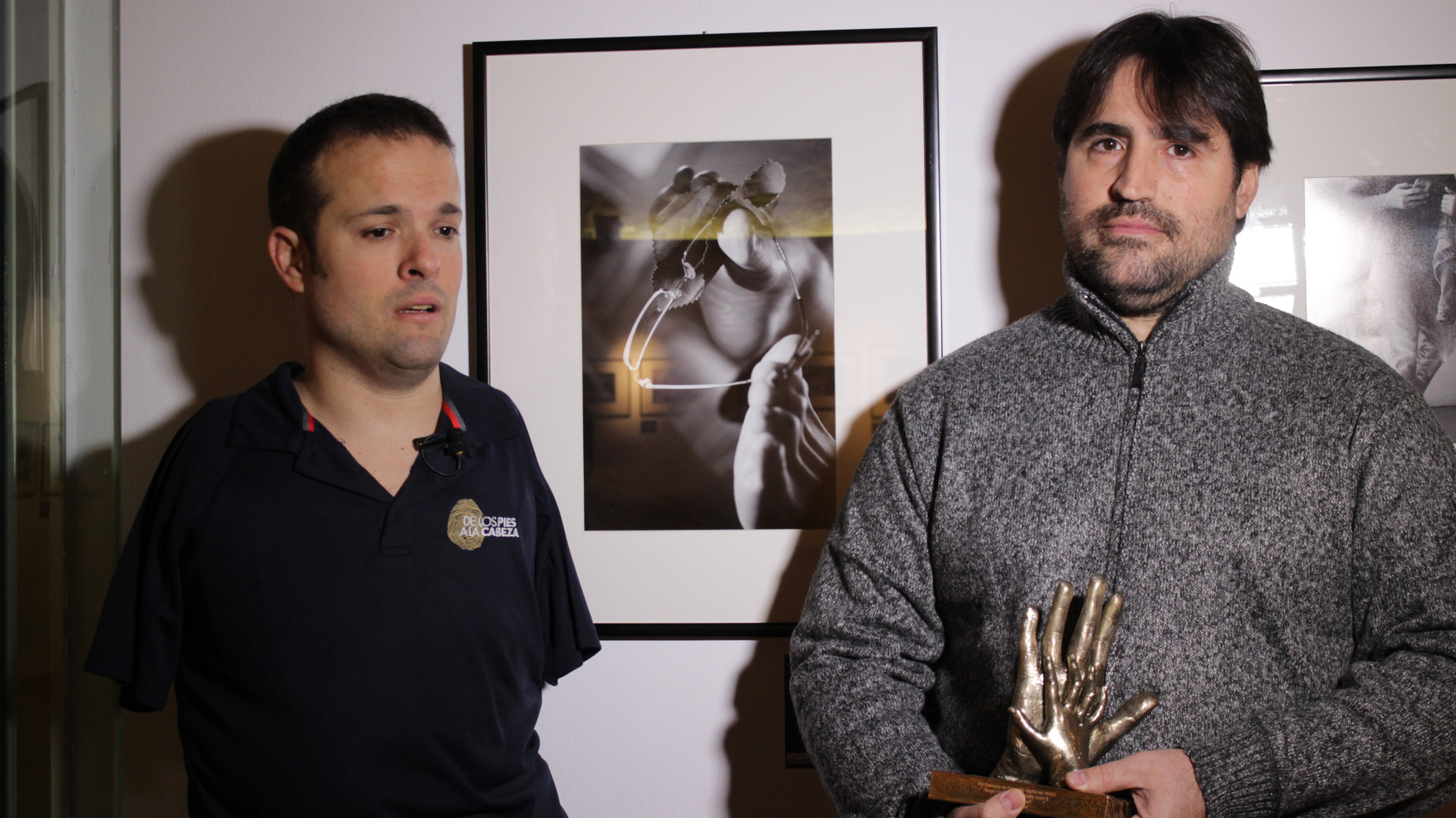 Alfonso Reyes Luna (izquierda), primer premio, junto a su retratado, Javier Hernández Aguirán